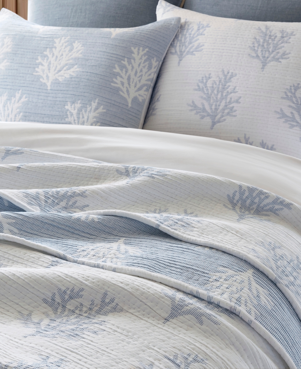 Harbor House Mia Coral Jacquard Reversible Lightweight 3-Piece Quilt Set, King/California King