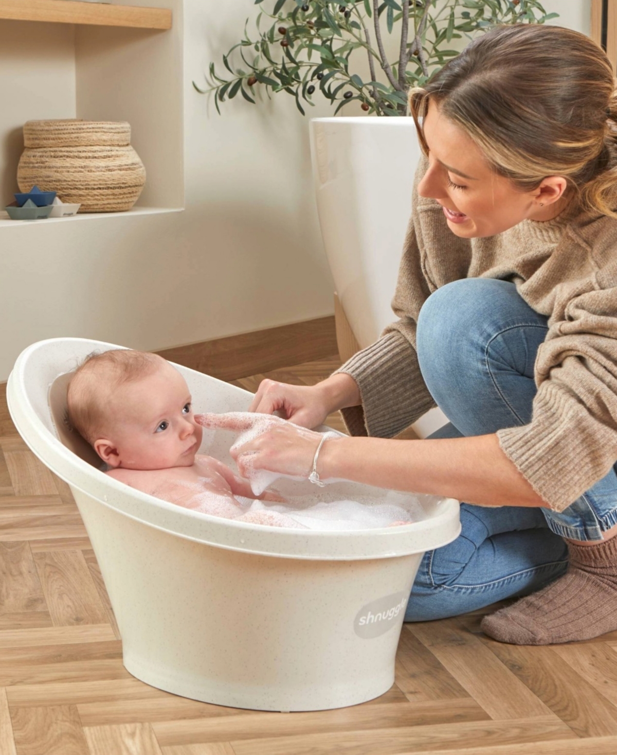 Shnuggle Baby Boys' and Girls' Ergonomic Bath Tub