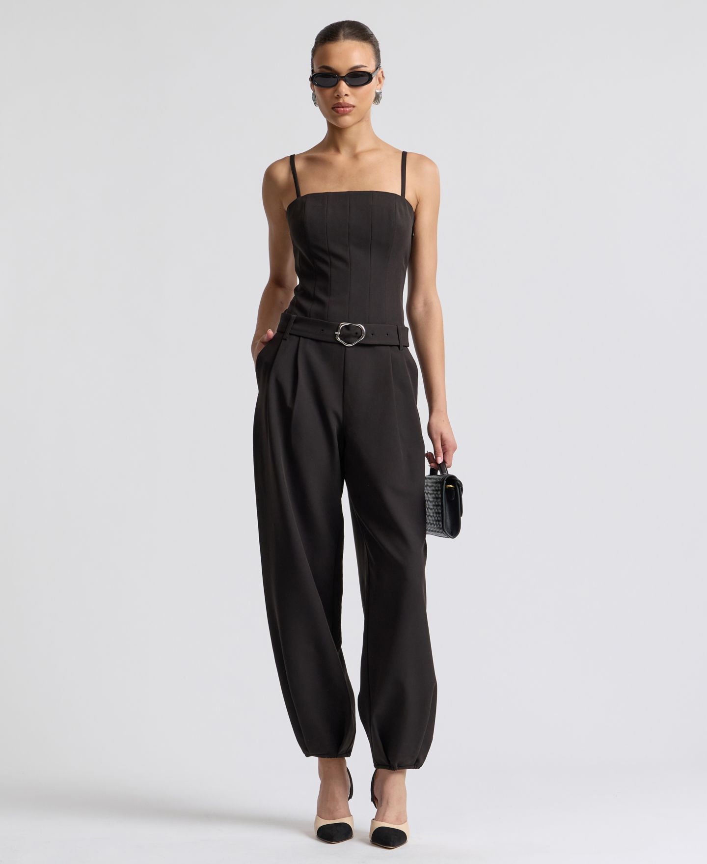 Женский комбинезон Avec Les Filles Square Neck Belted Jumpsuit, цвет: Чёрный — фото 2