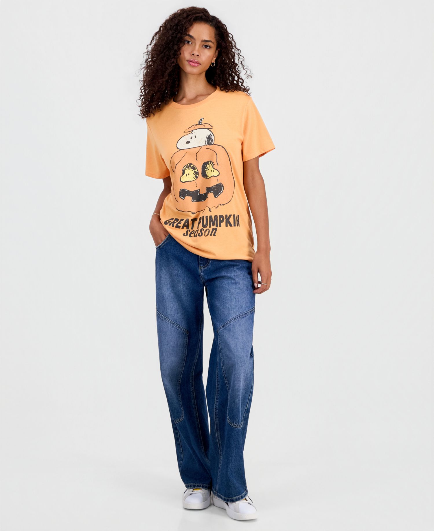 Juniors' Snoopy Pumpkin Graphic-Print T-Shirt