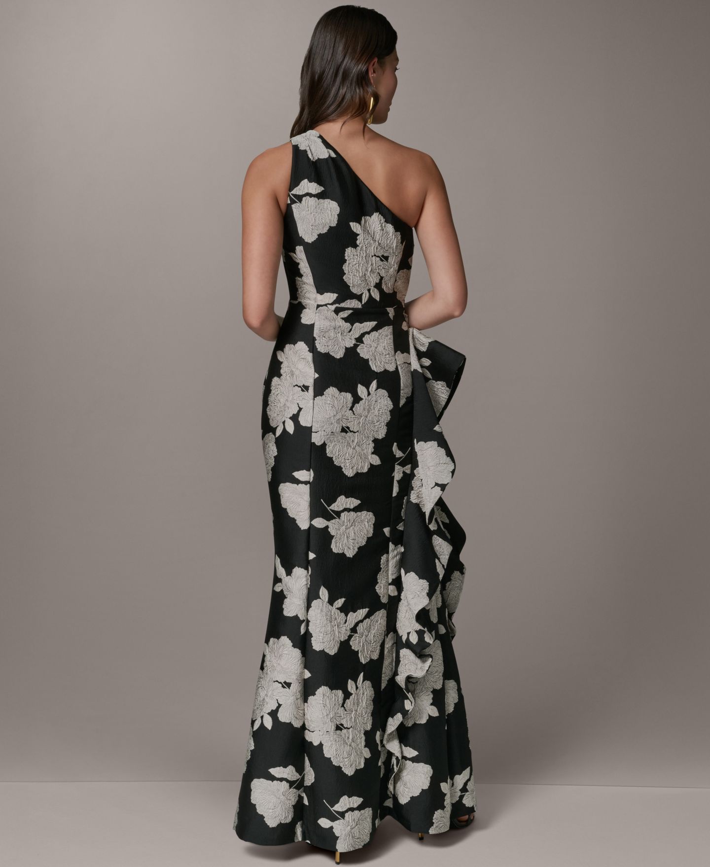 Женские платья Donna Karan New York Floral One-Shoulder Ruffle Evening Gown, цвет: Чёрный кремовый — фото 4