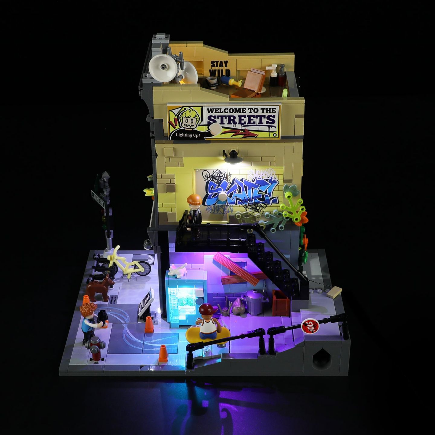 Детский конструктор Lumibricks Street Fusion Skate Shop LED Lighting 1573-Piece Building Set, Ages 16+ — фото 4
