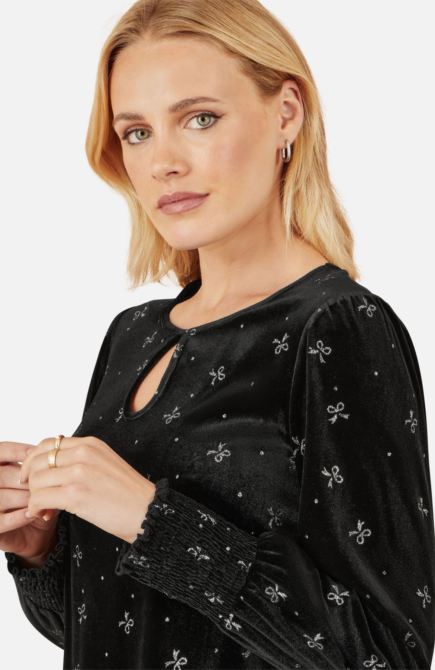 Женский топ Yumi Sparkle Bow Print Velvet, цвет: Чёрный — фото 4