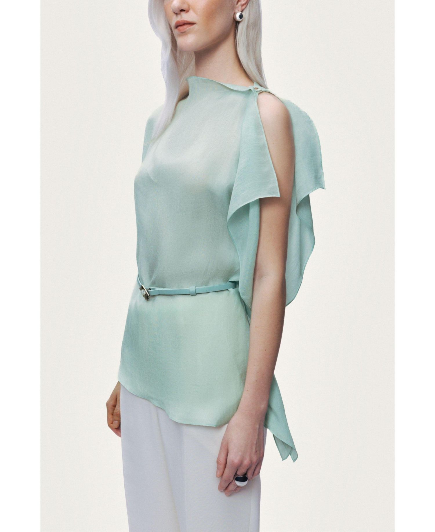 Women's Sleeveless Woven Blouse