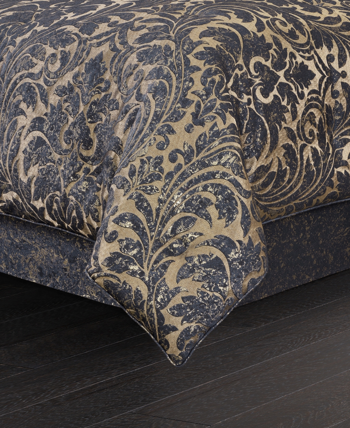 J Queen New York Glimmerstone Floral 4-Piece Comforter Set, California King