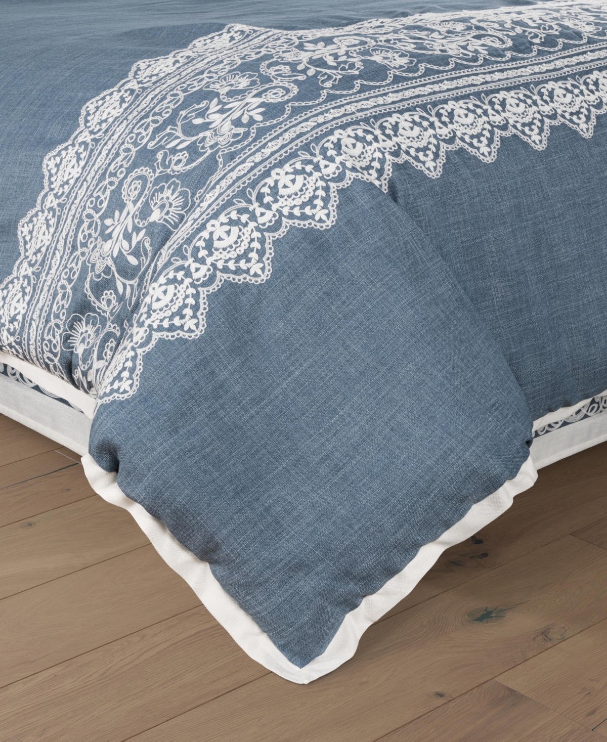 J Queen New York Chantalee Floral 4-Piece Comforter Set, California King