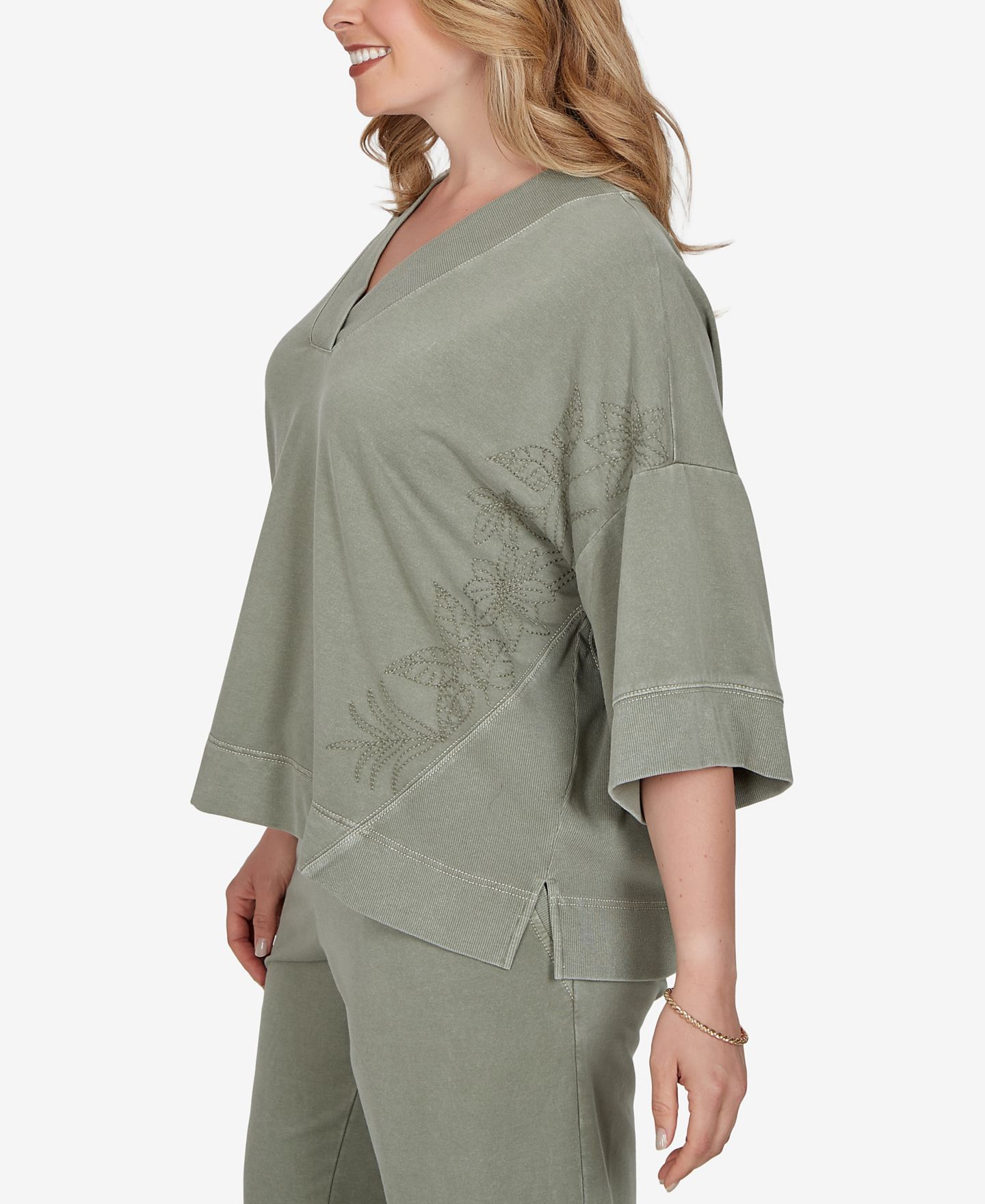 Женский топ Ruby Rd. Plus Size Tropical Embroidered French Terry Knit, цвет: Cactus — фото 3