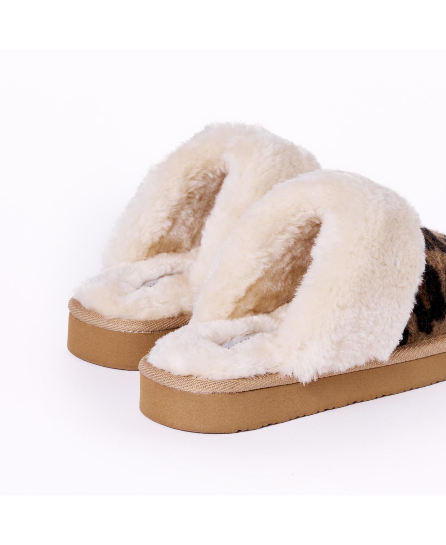 Женские тапочки Minnetonka Chesney Patterned Faux Fur Slippers, цвет: Коричневый леопардовый — фото 6