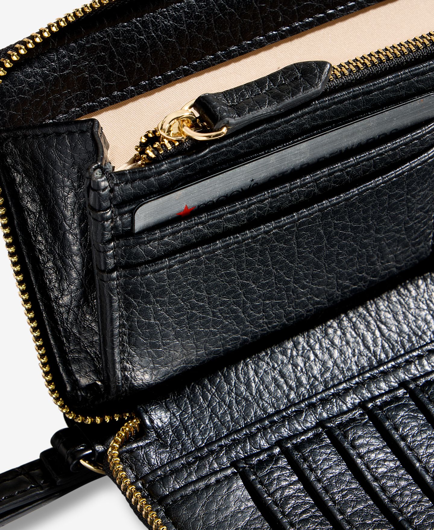 Женский кошелёк I.N.C. International Concepts Hazell Croco-Embossed Zip Around Wallet, цвет: Чёрный — фото 4