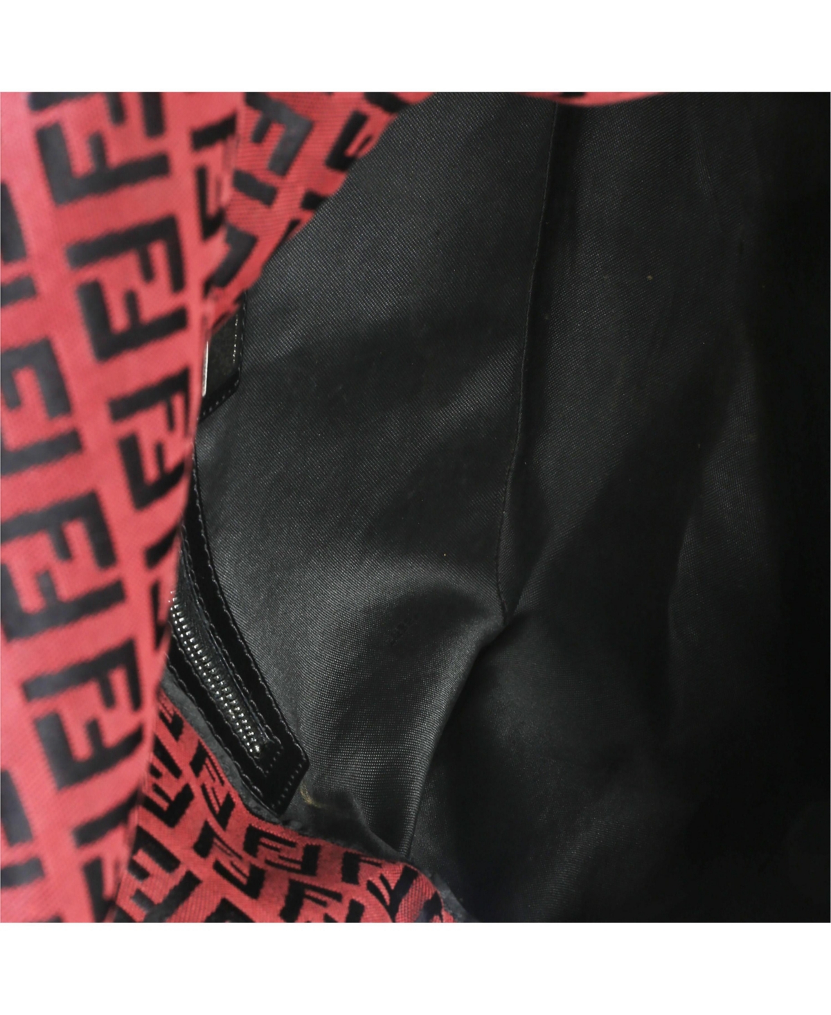 Pre-Owned Fendi Black Red Zucca Mama Baguette