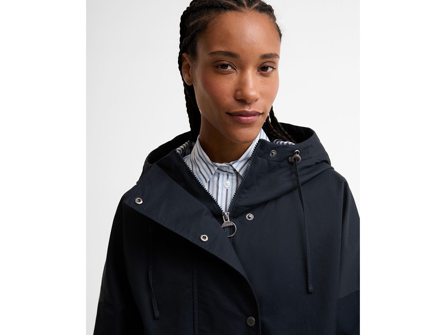 Женская куртка Barbour Kingswood Showerproof Hooded, цвет: Тёмно-синий / Тёмно-синий в мелкую клетку — фото 3