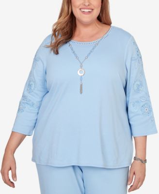 Plus Size Embroidered Floral Sleeve Accent Top with Necklace