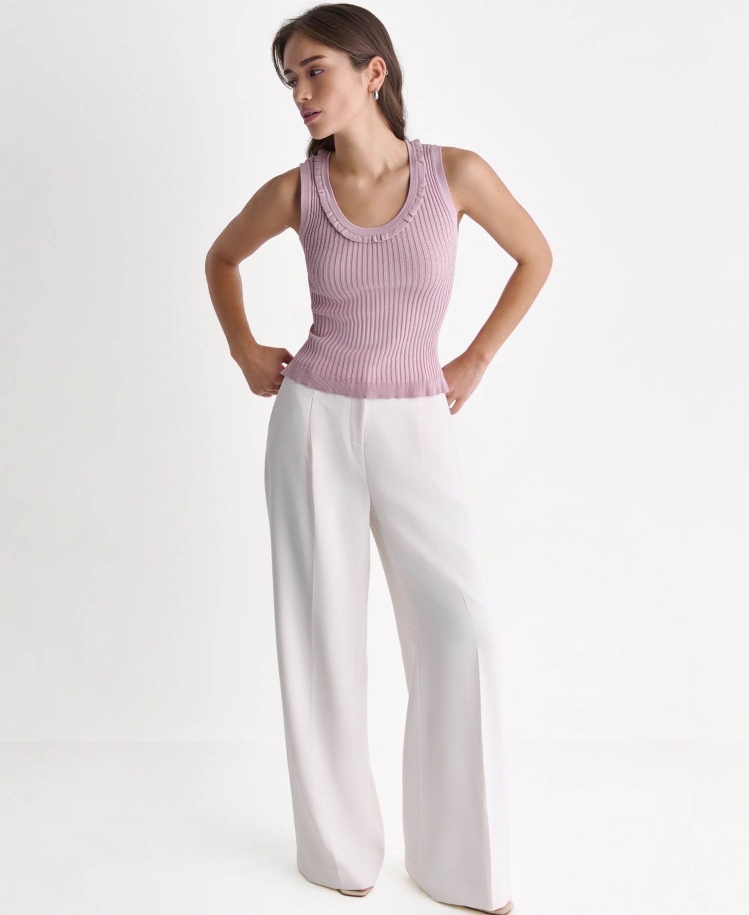 Women's Sleeveless Scoop Neck Knit Top
