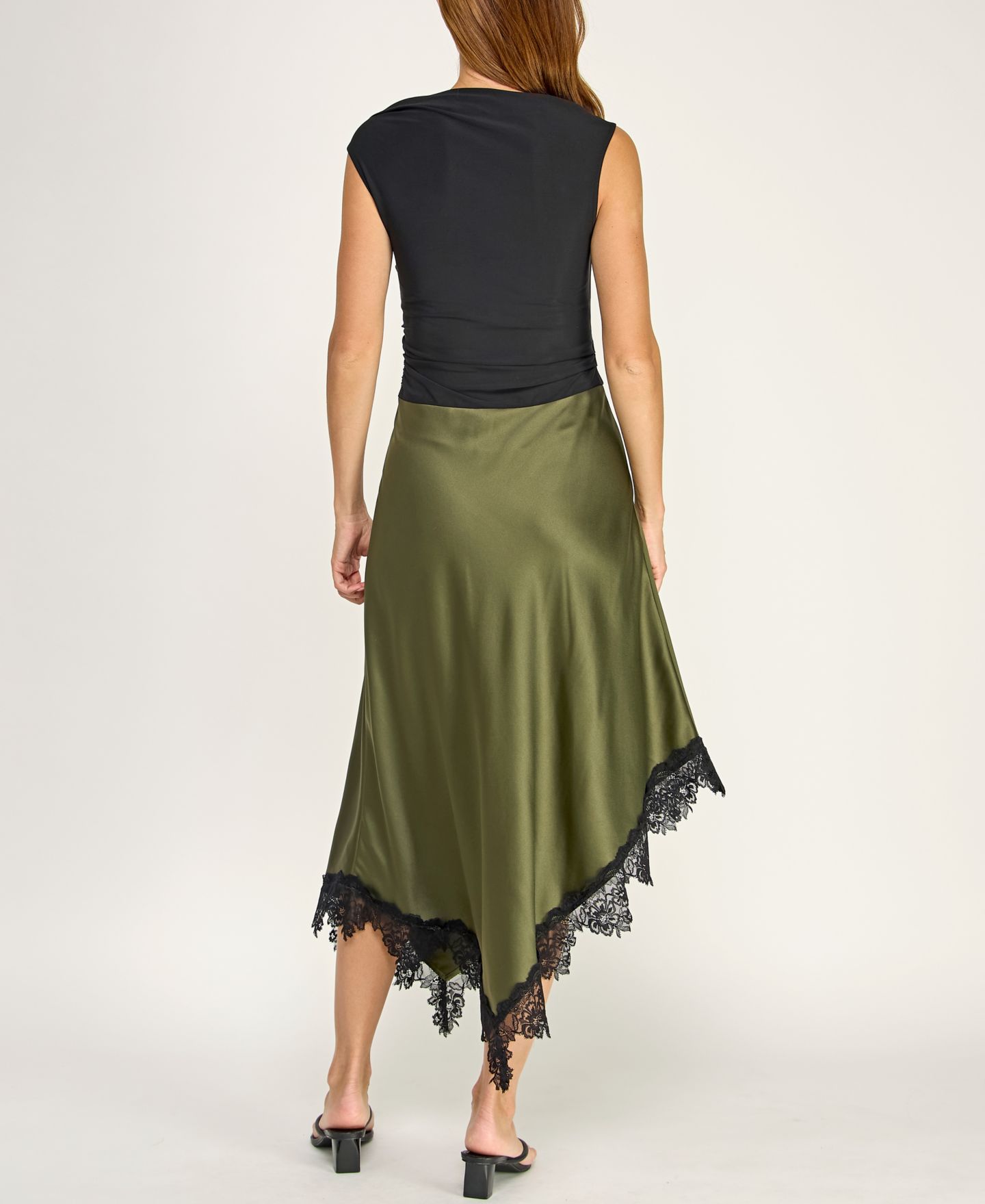 Женское платье ROW A Juniors' Cowl Neck Assymetric Lace Trim Satin Skirt Midi, цвет: Чёрный / Зелёный — фото 9