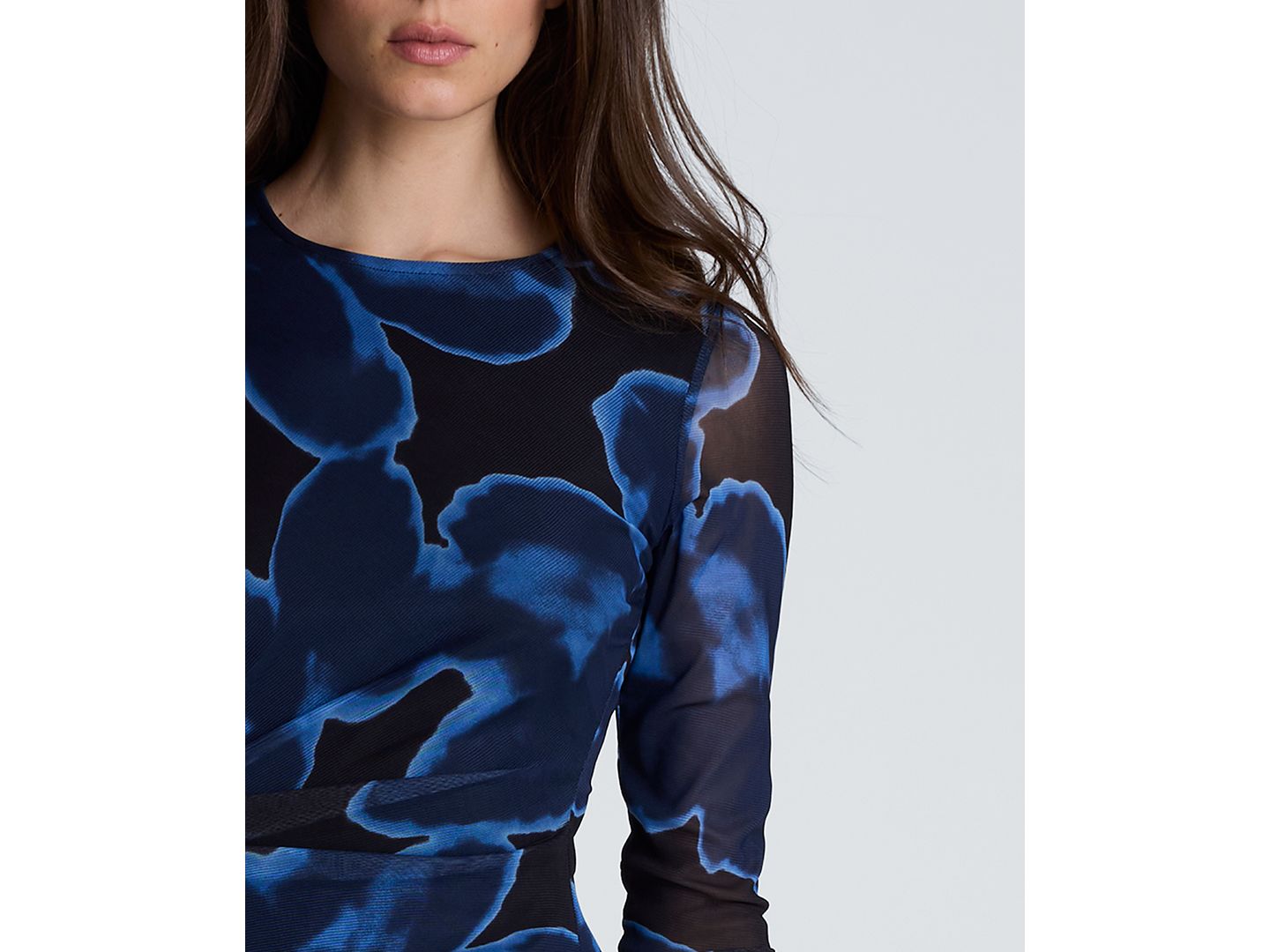 Женское платье Kenneth Cole Knot-Front Printed Mesh Midi, цвет: Чёрный разноцветный — фото 3