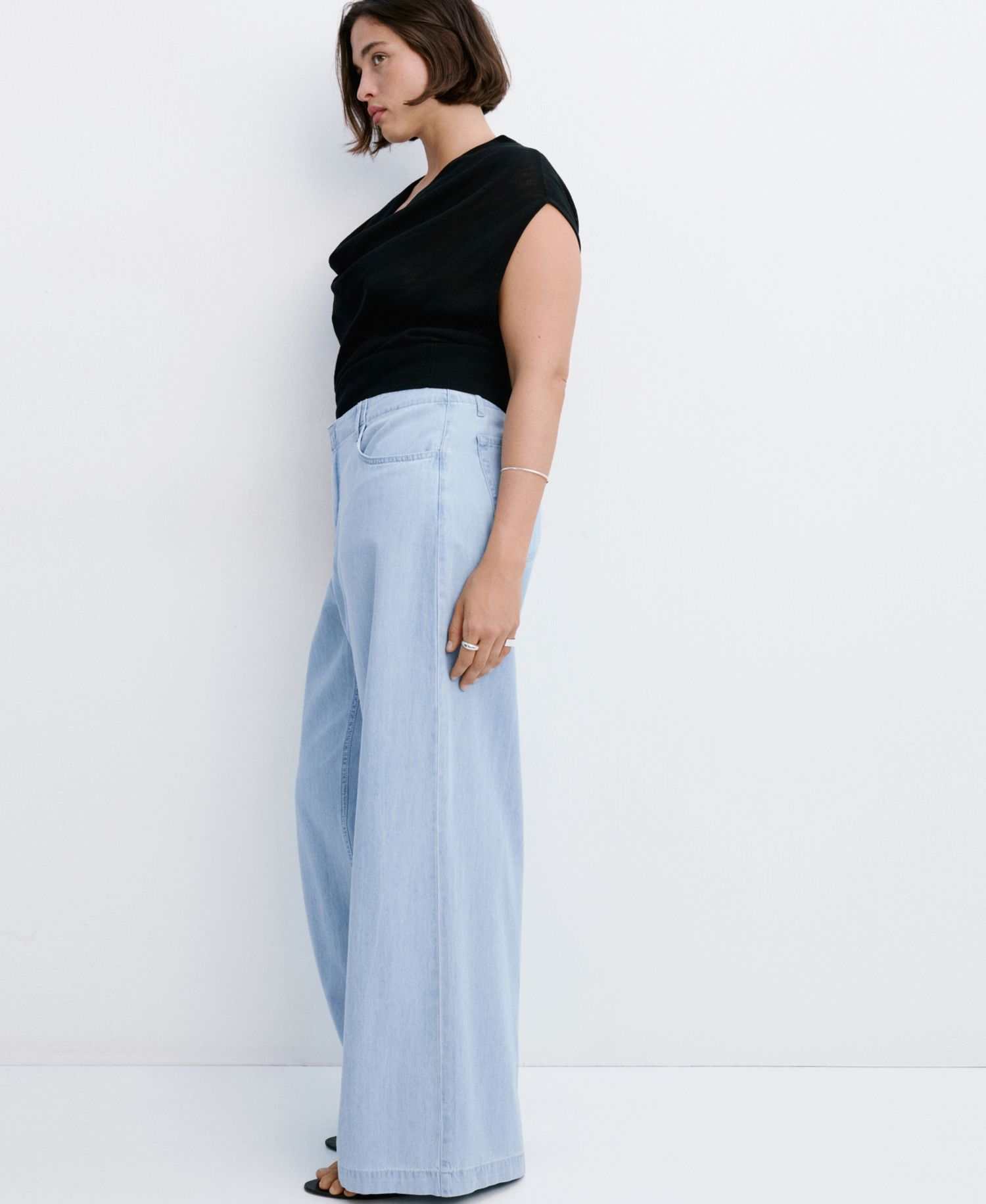 Women's Wide Leg Mid-Rise Jeans