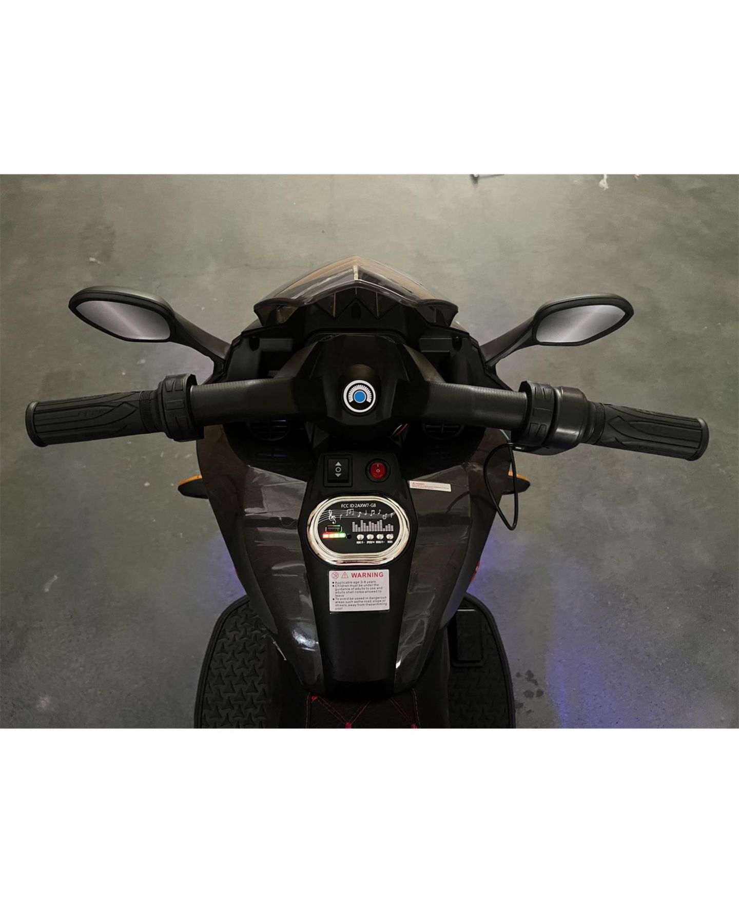 Детская игрушка YOBTOP 12V Manual Throttle Training Wheels LED Electric Motorcycle, 66 lbs Capacity, Ages 3-6, цвет: Красный — фото 9