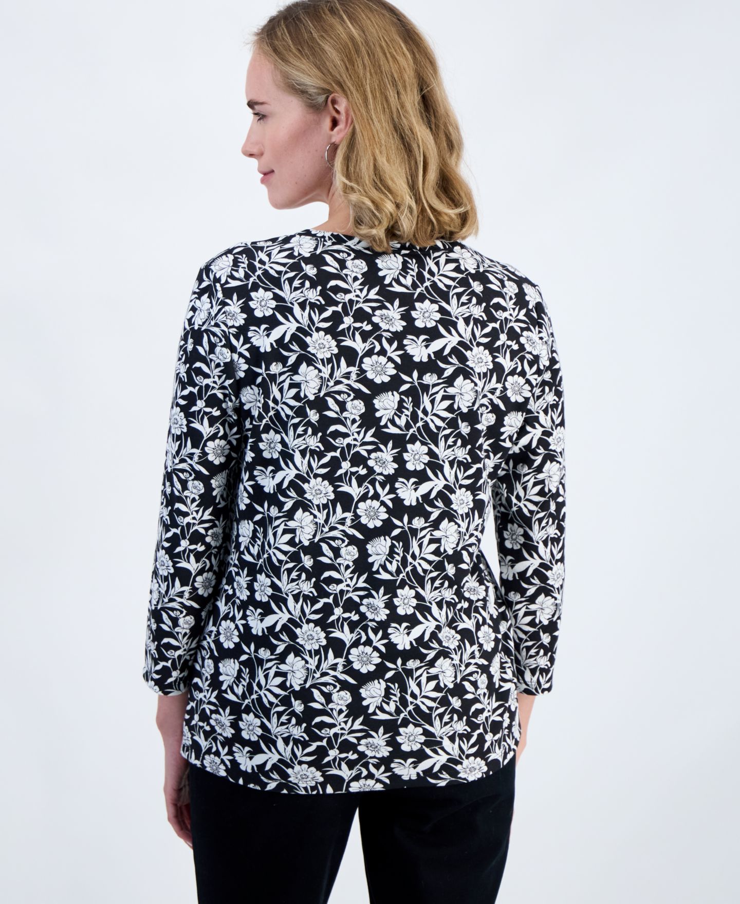 Женский топ Style & Co Petite Printed 3/4 Sleeve Henley Top, цвет: Глубокий чёрный — фото 4