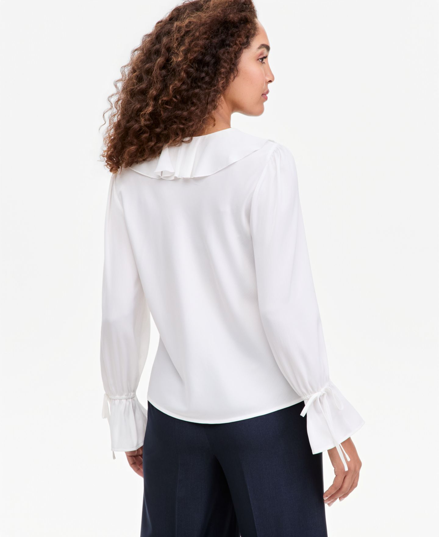 Женская блузка Tahari ASL V-Neck Long-Sleeve Ruffle Blouse, цвет: Слоновая кость — фото 2