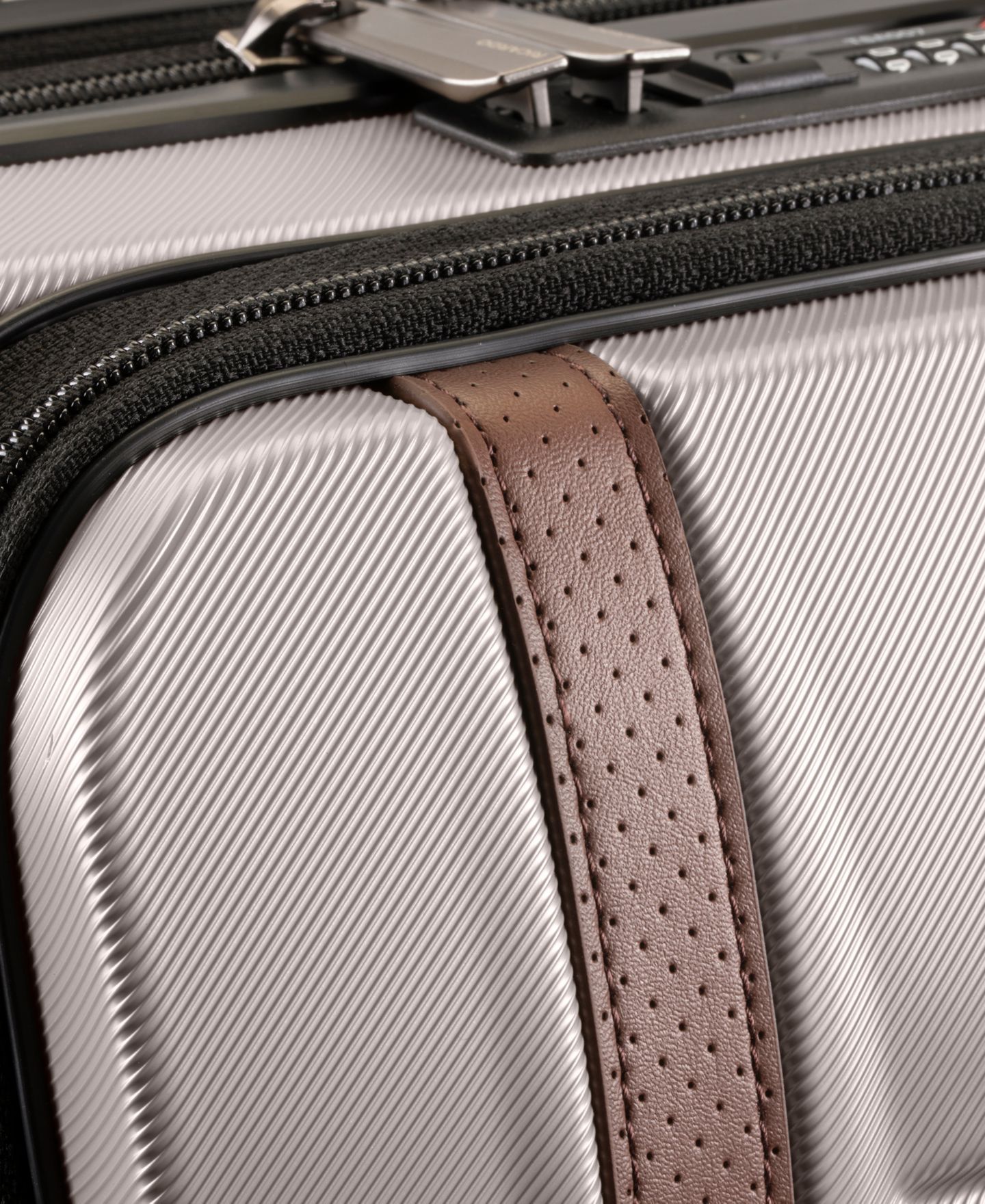 Чемодан Ricardo Cabrillo 4.0 Carry-On with FastAccess Front Pocket Spinner Suitcase, цвет: Сливочный кремовый — фото 11