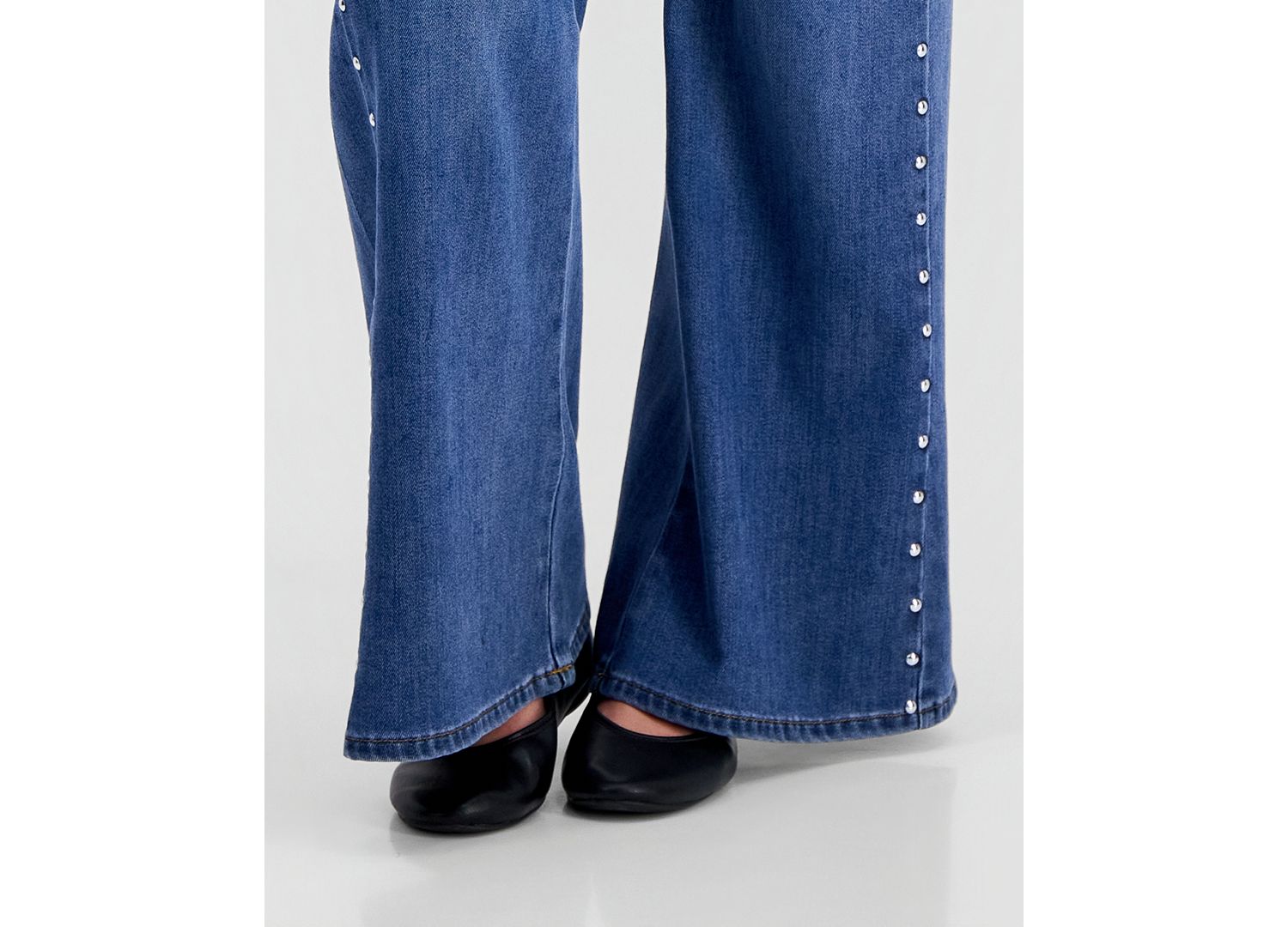 Juniors' High-Waisted Wide-Leg Studded Jeans