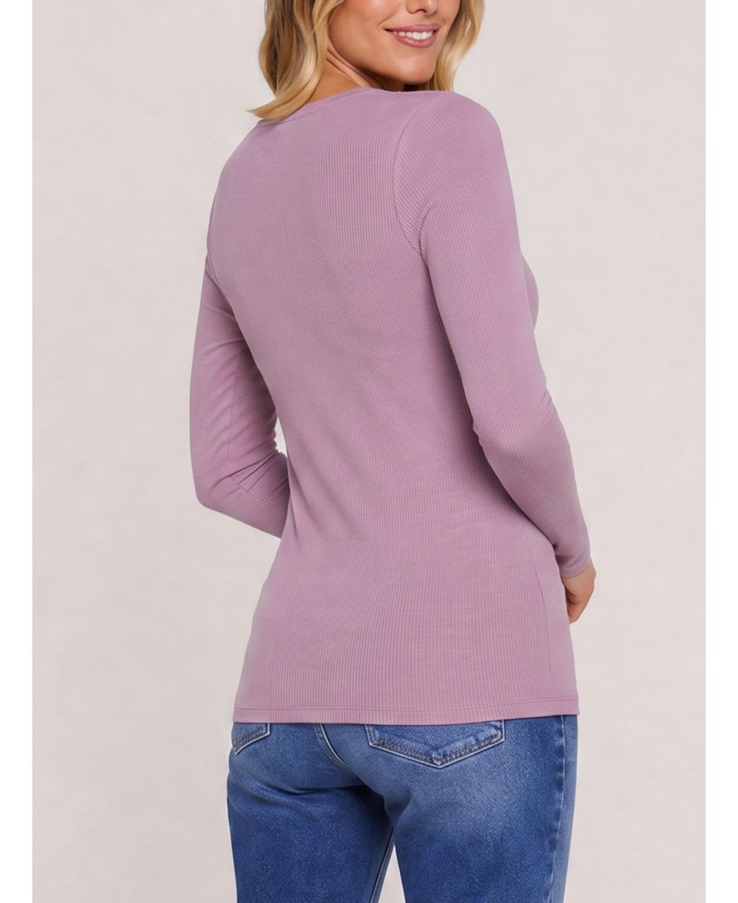 Женская футболка Motherhood Maternity Motherhood Sweetheart Side-Ruched Long Sleeve - Motherhood, цвет: Мягкий фиолетовый — фото 2
