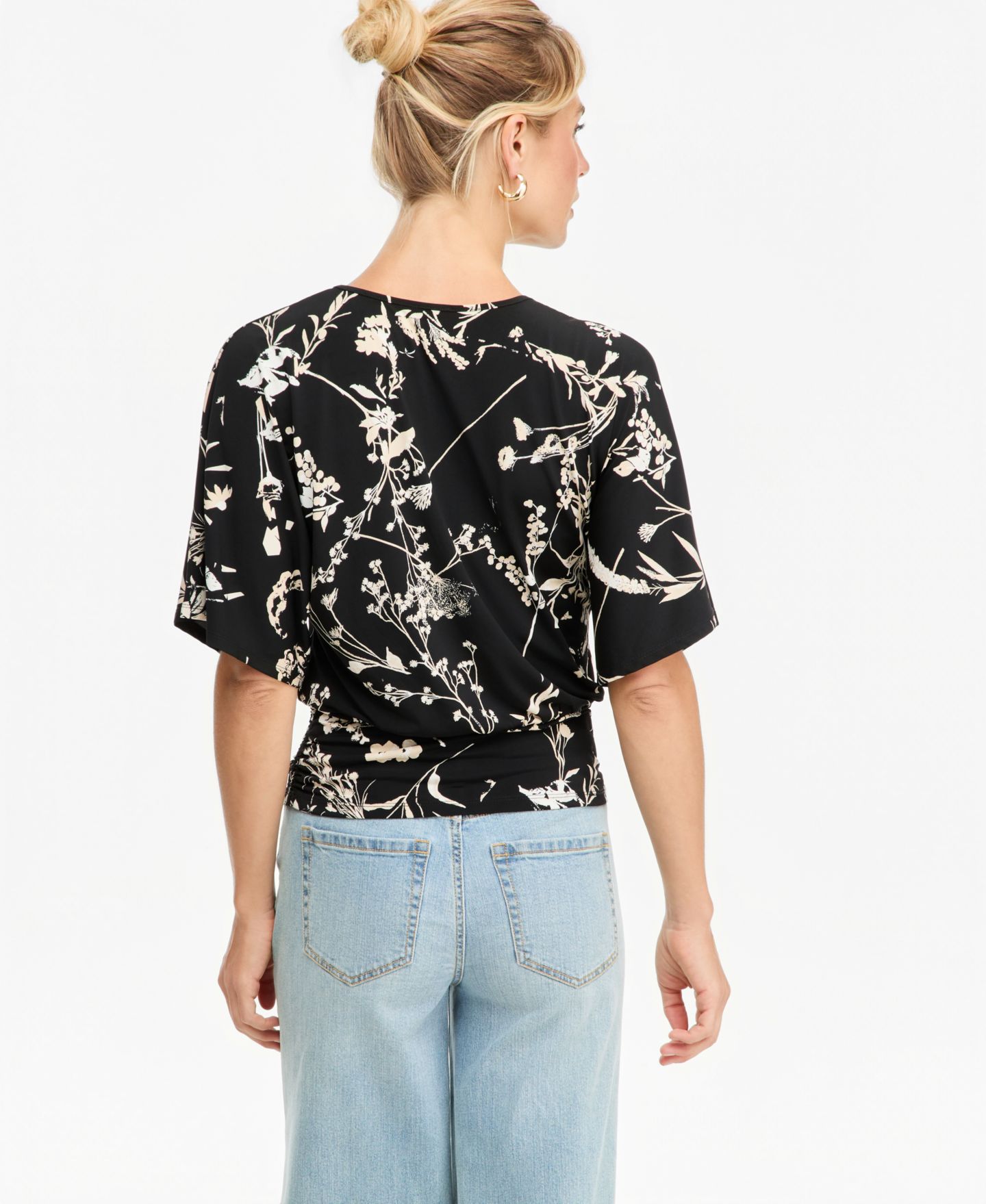 Женская блузка I.N.C. International Concepts Floral V-Neck Short-Sleeve Blouse, цвет: Чёрный — фото 2