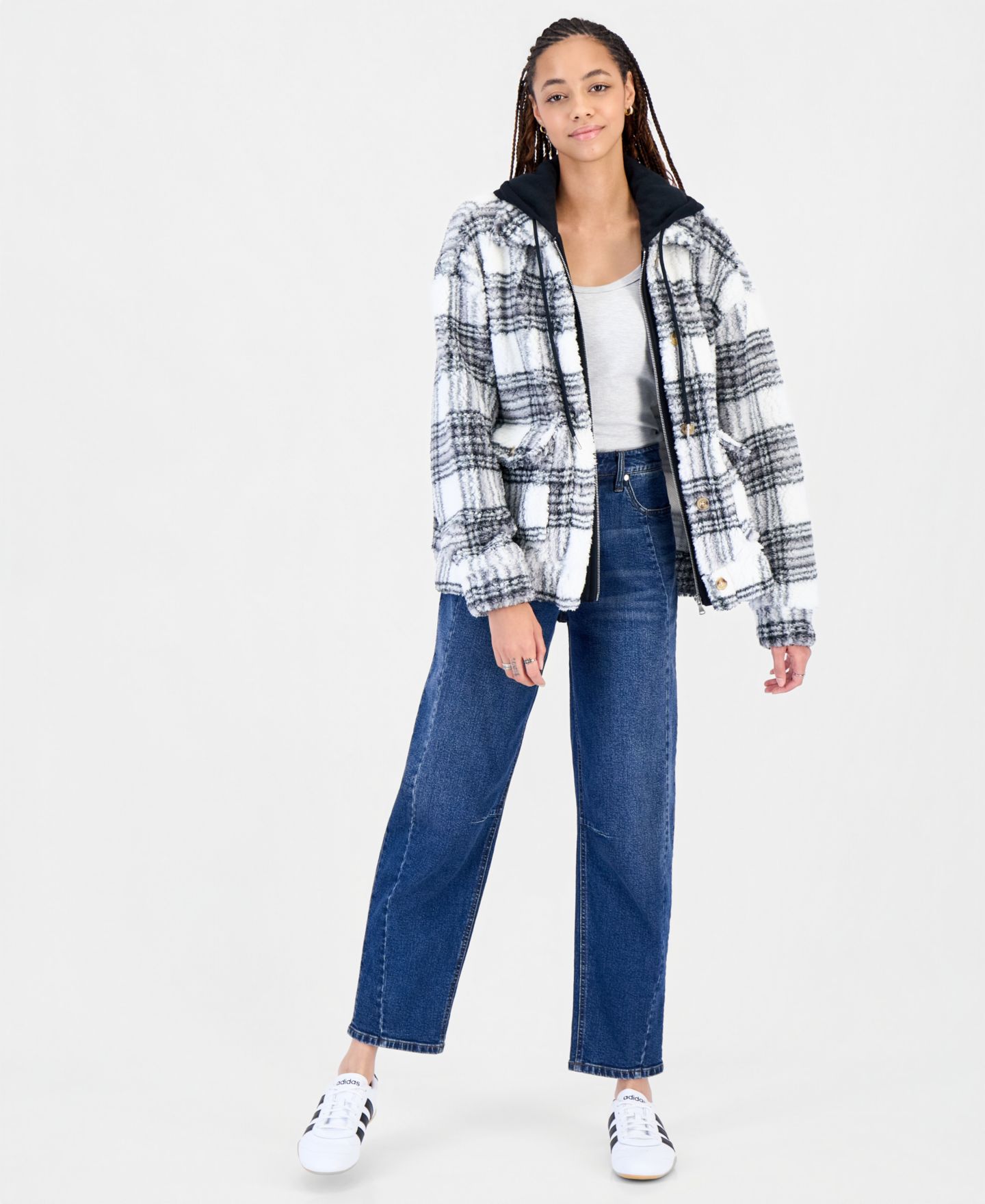 Женские куртки Madden Girl Juniors' Sherpa-Lined Plaid Hooded Shacket, цвет: Чёрный комбинированный — фото 4