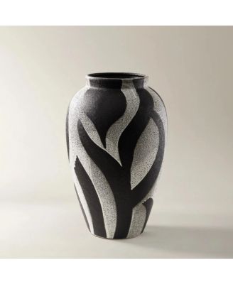 Montae Vase
