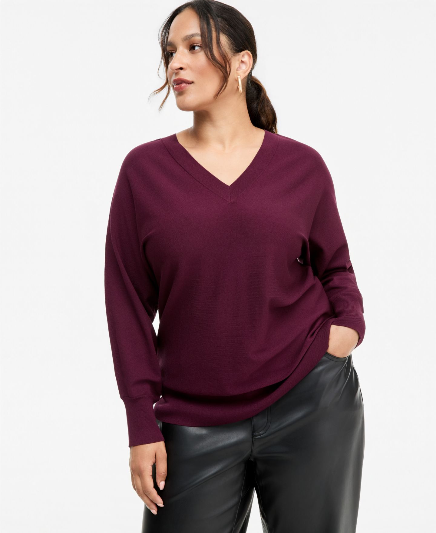 Женский свитер I.N.C. International Concepts Plus Size Double V V-Neck Dolman, цвет: Ягодный винный — фото 1
