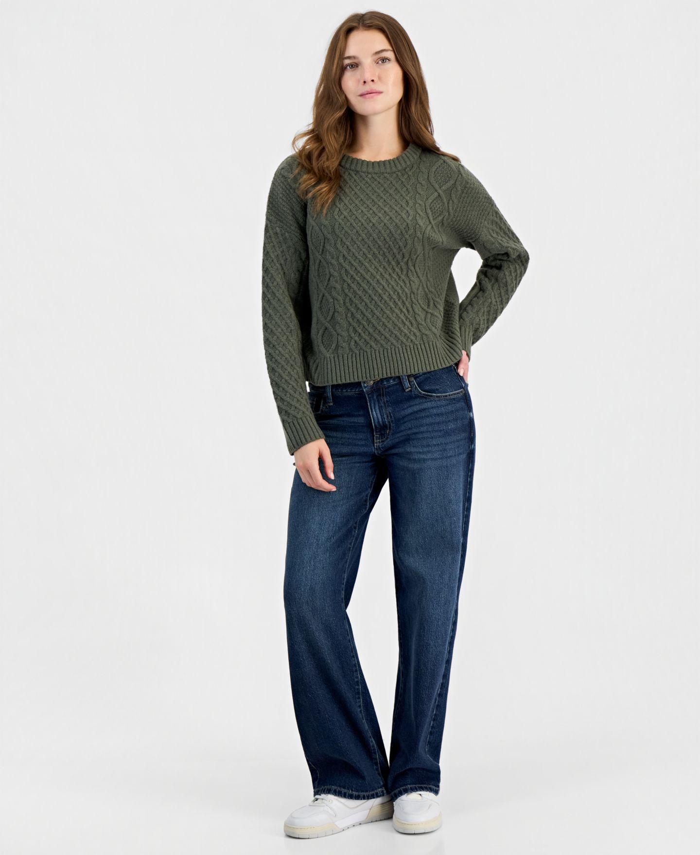Женский свитер Hooked Up by IOT Juniors' Cable-Knit Crew Neck Pullover, цвет: Пыльный оливковый — фото 2