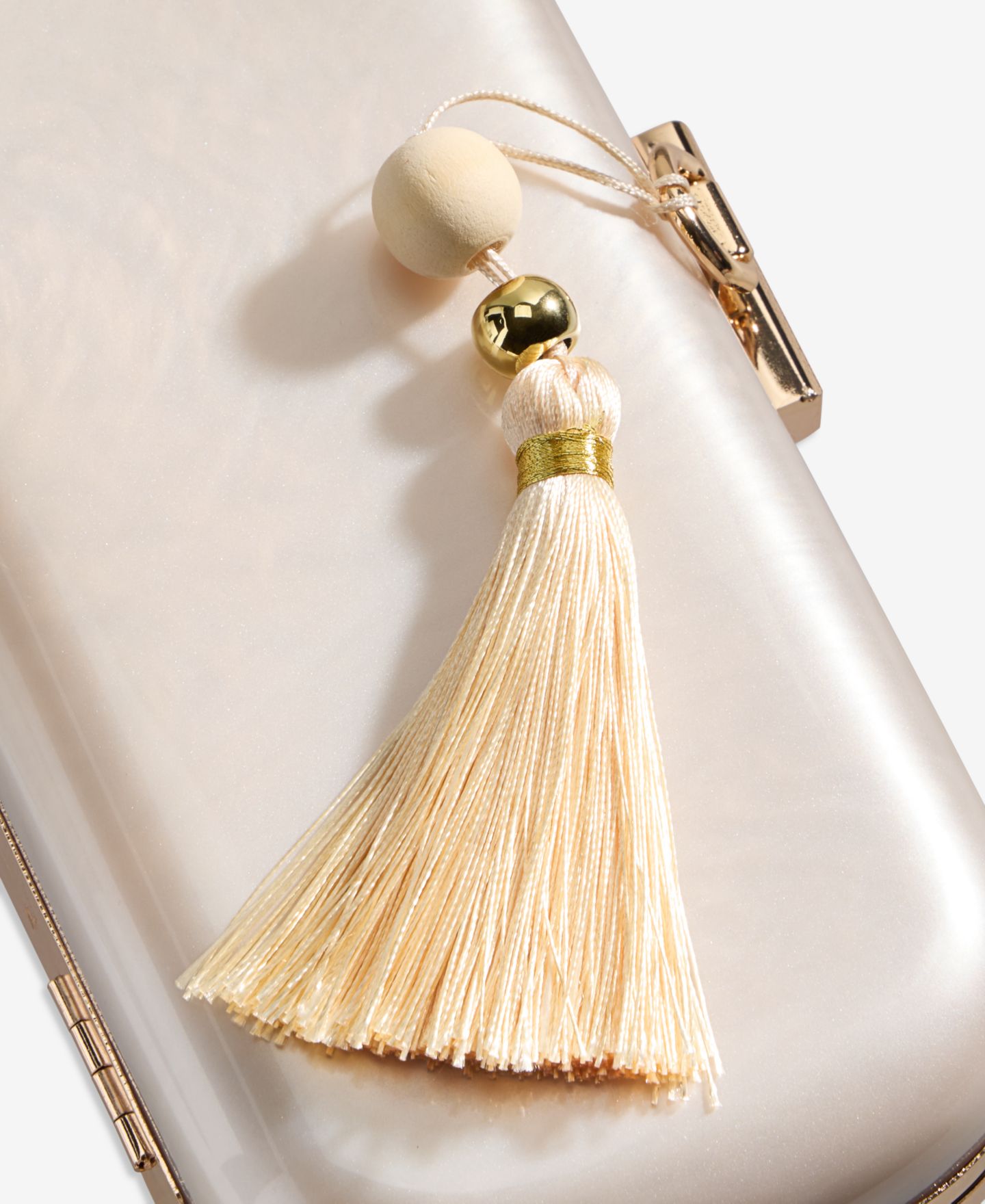 Женский клатч I.N.C. International Concepts Tassel-Detail Gold-Tone Clutch Handbag, цвет: Magnolia — фото 5