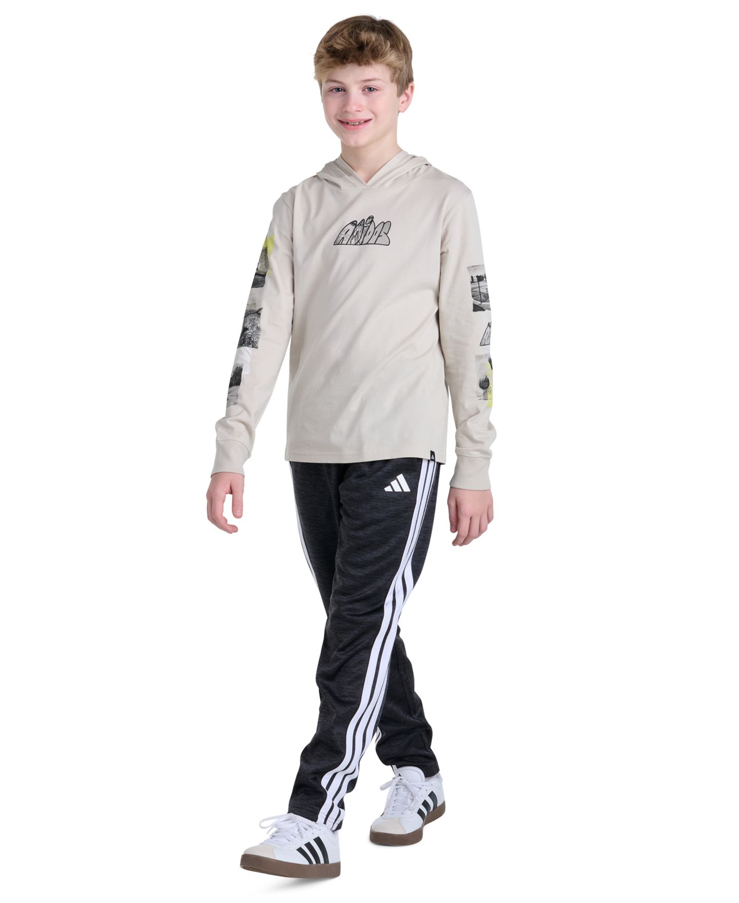 Футболка adidas Long-Sleeve Hooded Photoreal Sport T-Shirt для мальчиков, цвет: Wonder Alumina — фото 2