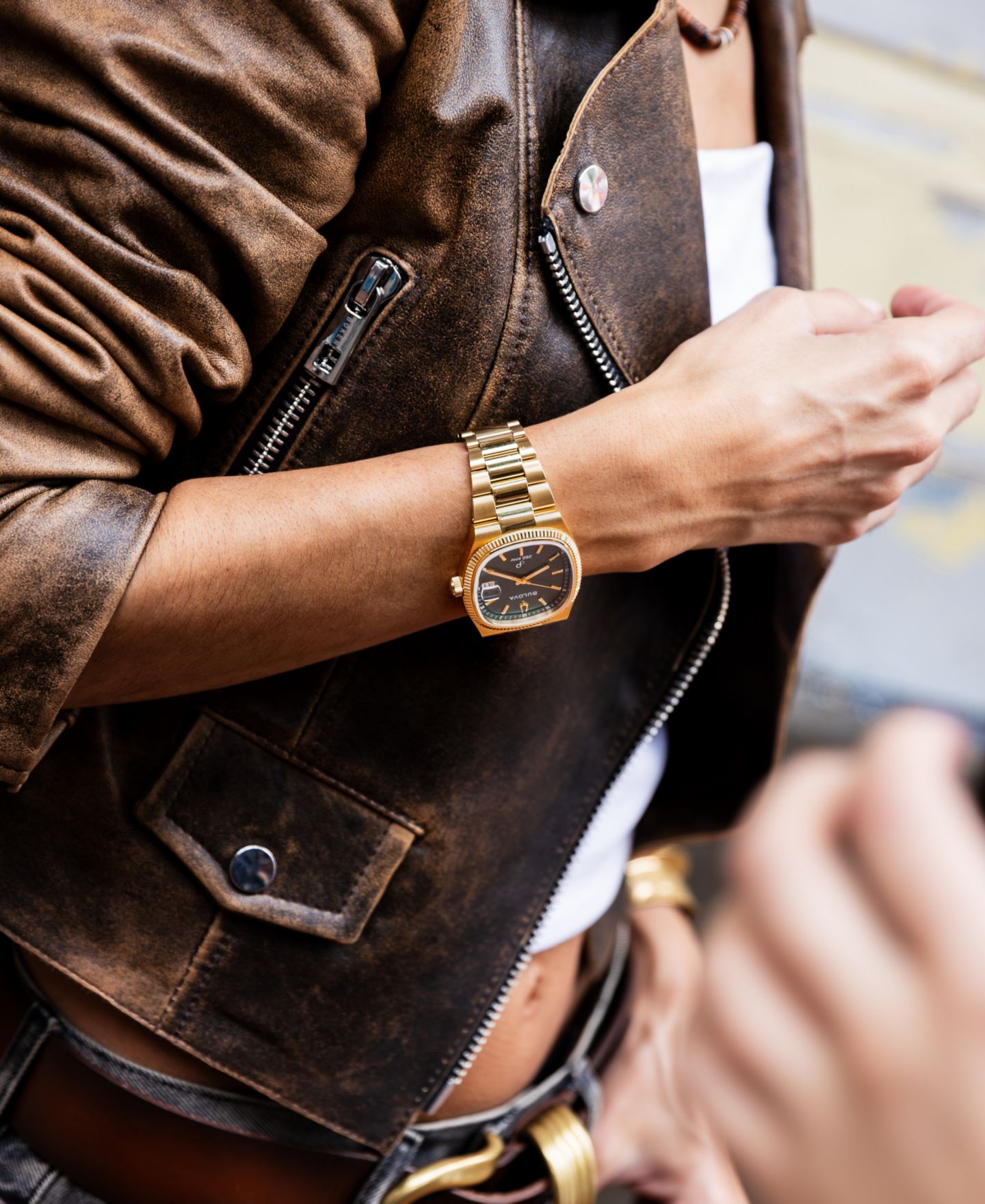 Мужские часы Bulova Classic Super Seville Gold-Tone Stainless Steel Bracelet Watch 37.5mm — фото 4