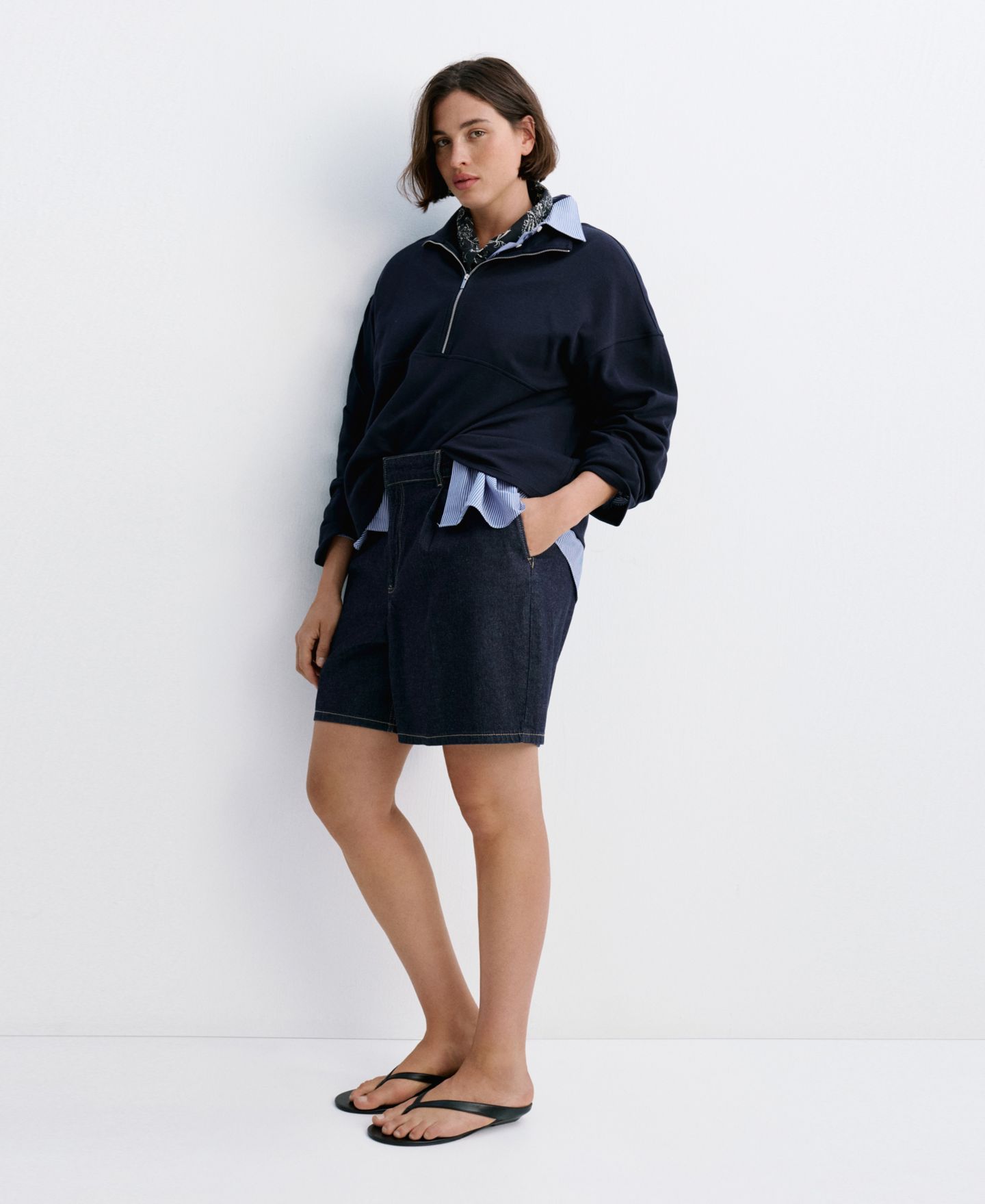 Женские шорты Mango Mid-Rise Pleats Denim Bermuda, цвет: Синий — фото 5