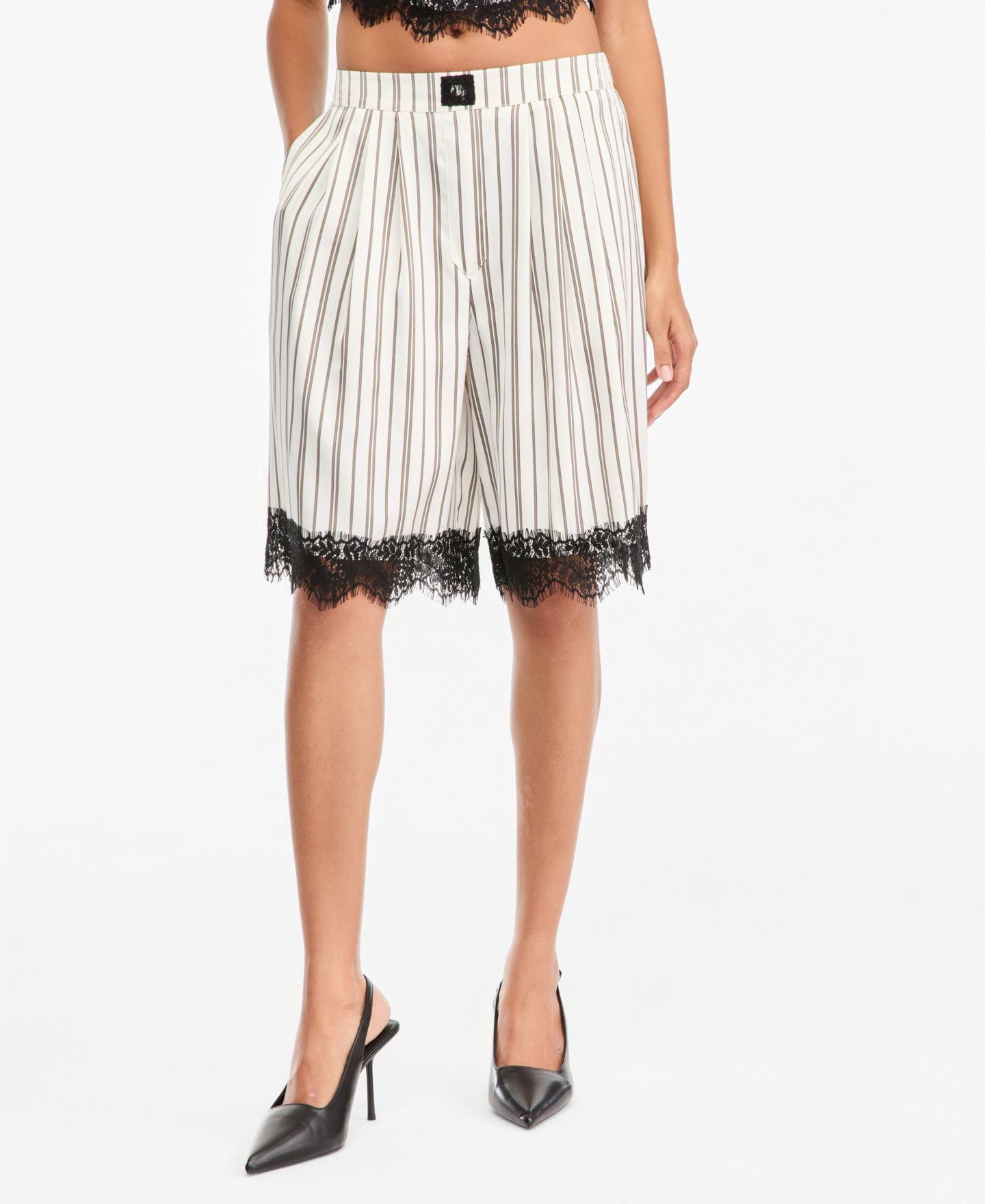 Женские шорты Bar III Pinstripe Satin High-Waisted Lace-Trim, цвет: Чёрный белый полосатый — фото 3
