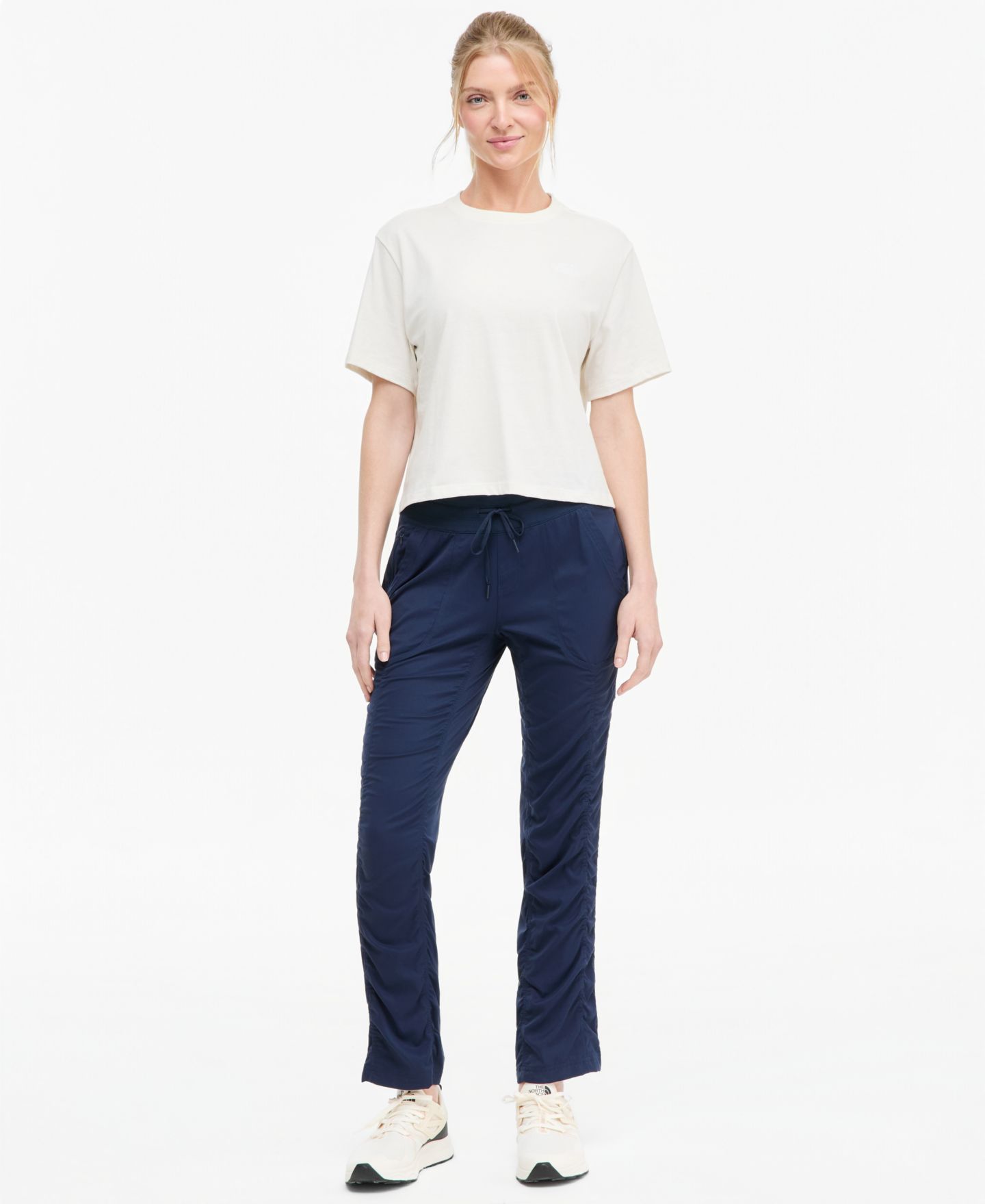 Женская футболка The North Face Evolution Simple Dome Cropped, цвет: Чёрный — фото 6