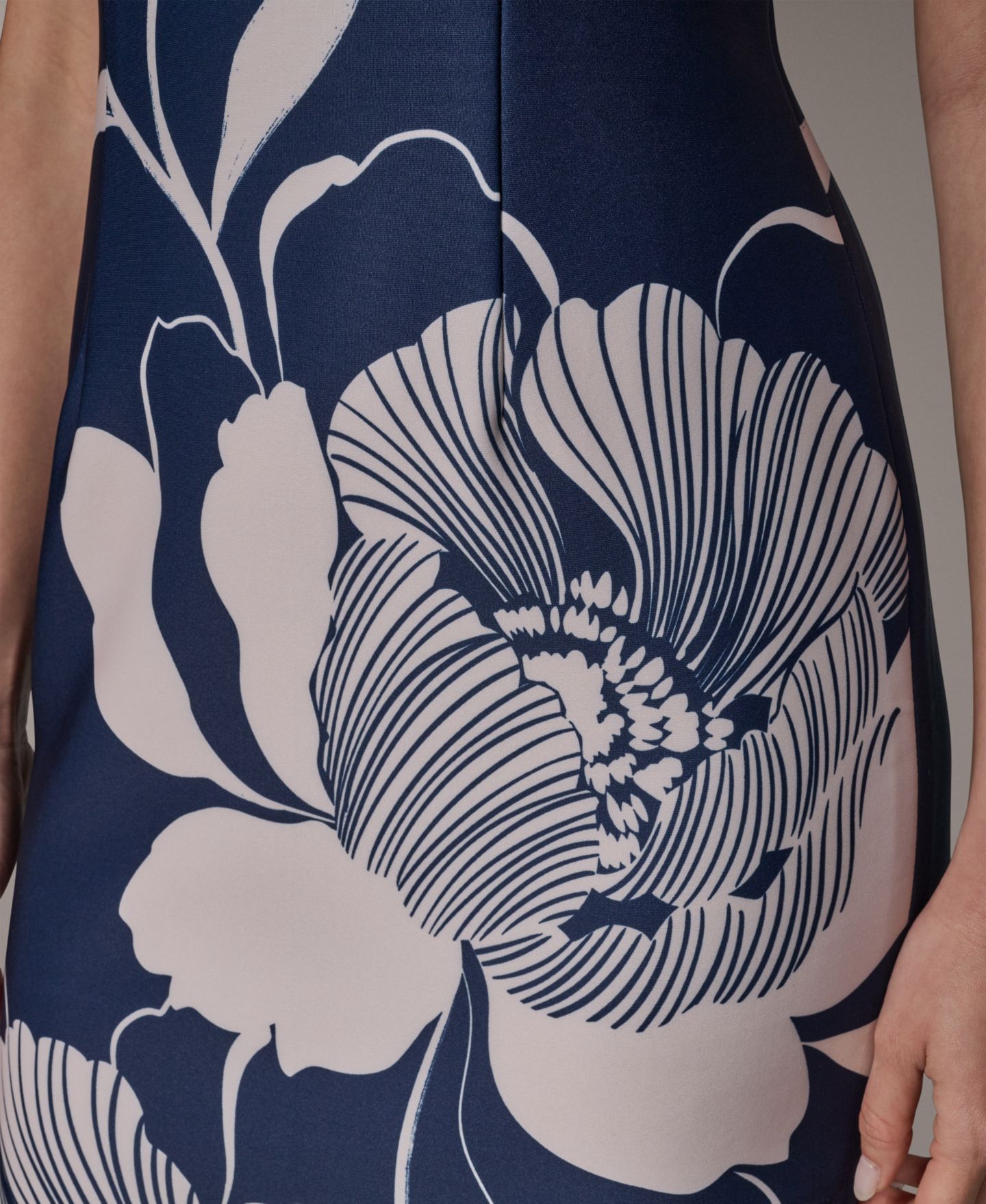 Женское платье Donna Karan New York Sleeveless Floral Print Knee-Length Sheath, цвет: Ночной небесно-голубой — фото 5