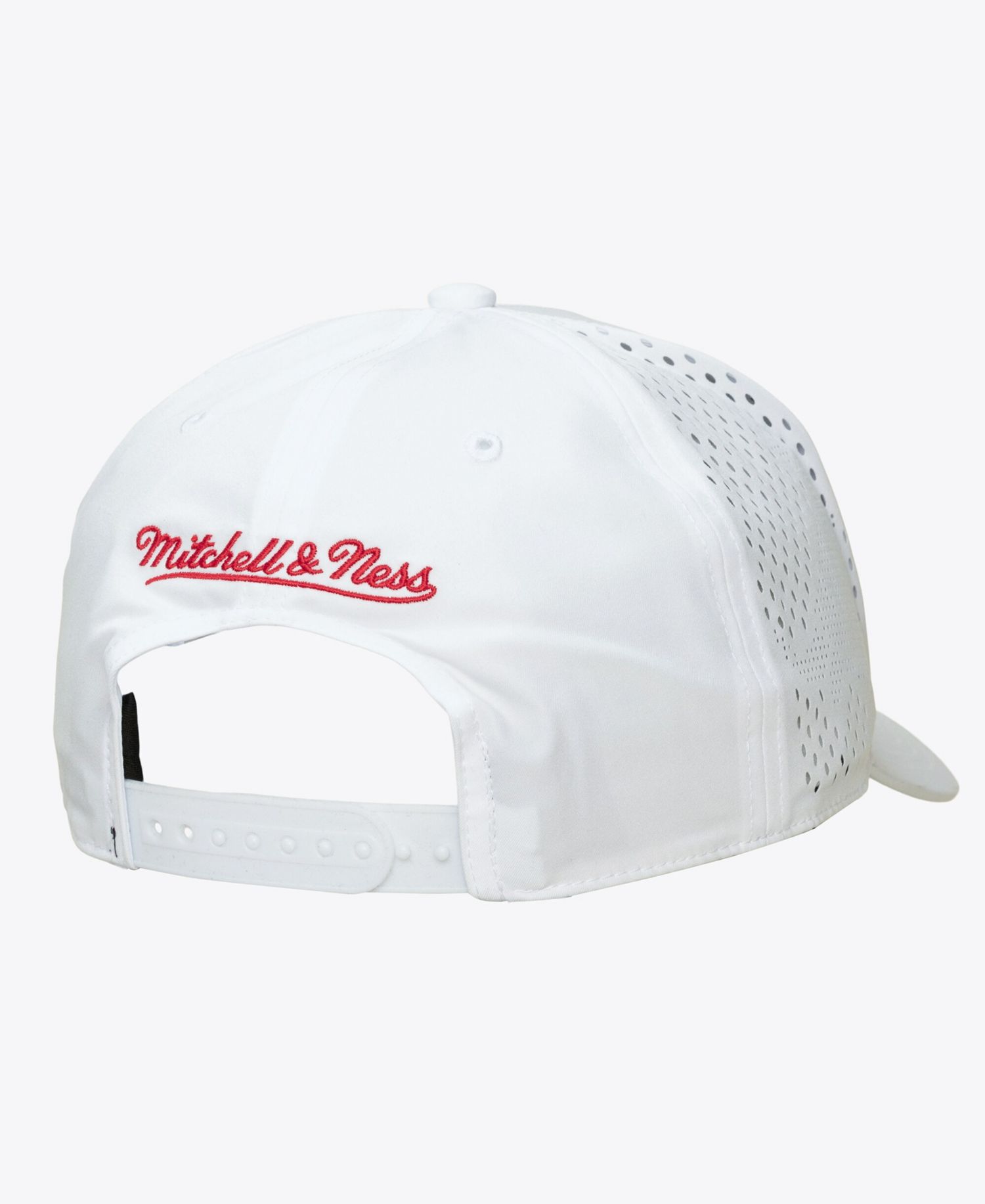Men's White Chicago Bulls Perfect Lightweight Pro Crown Snapback Hat