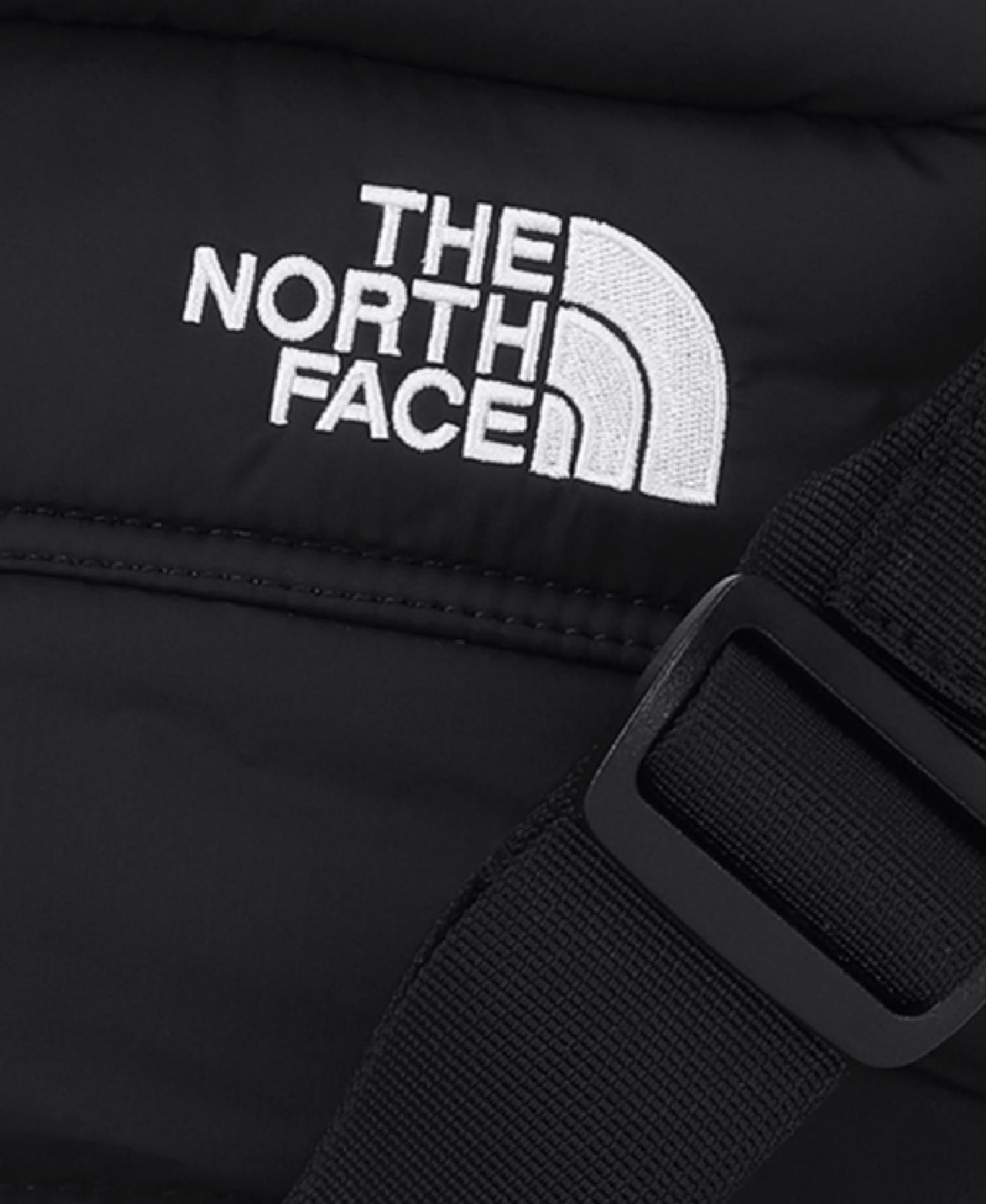 Женская сумка The North Face Nuptse Mini Shoulder, цвет: Чёрный / Белый — фото 4