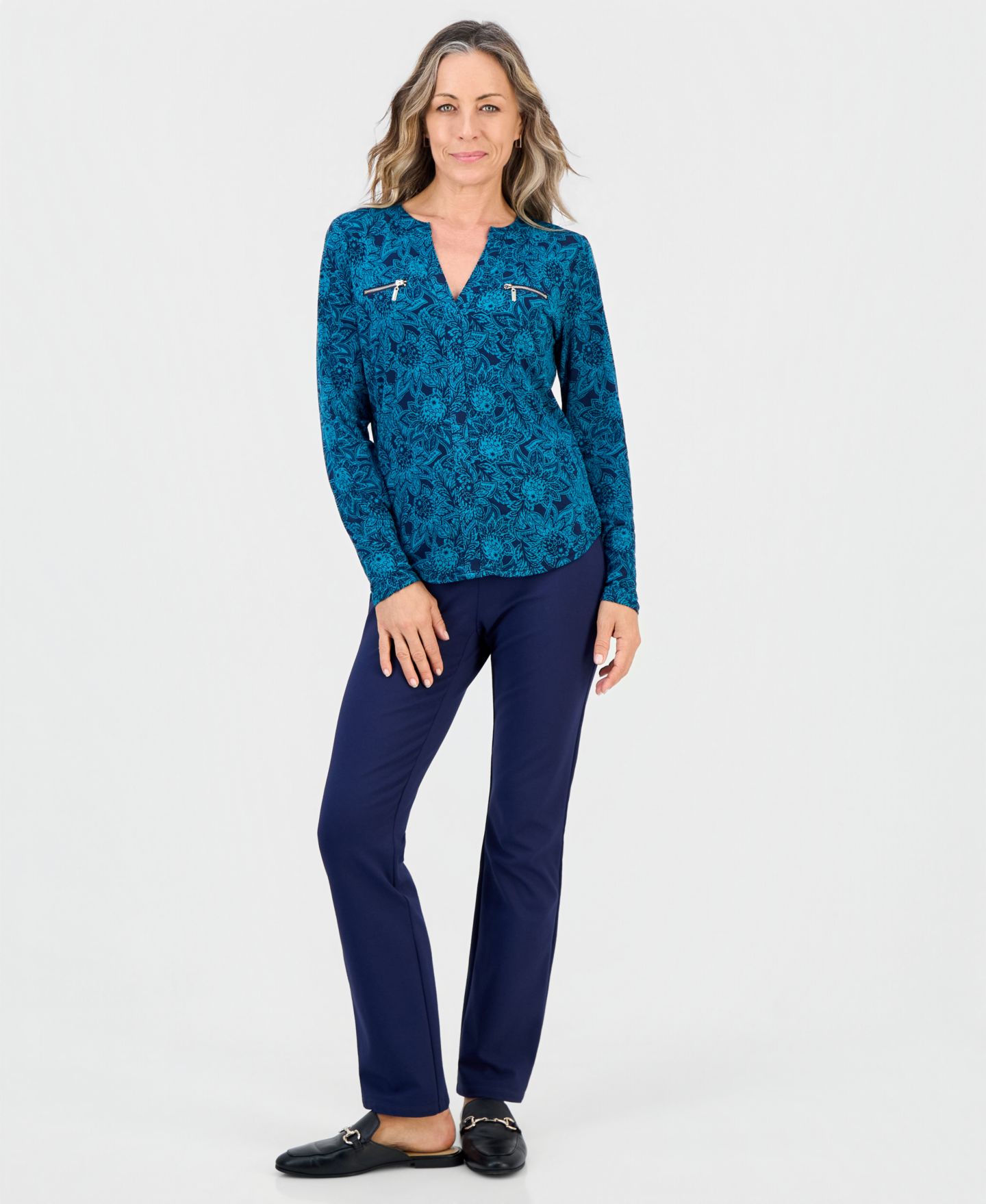 Женская блузка JM Collection Petite Floral Arrangement V-Neck Zipper-Pocket Long-Sleeve, цвет: Синий — фото 2