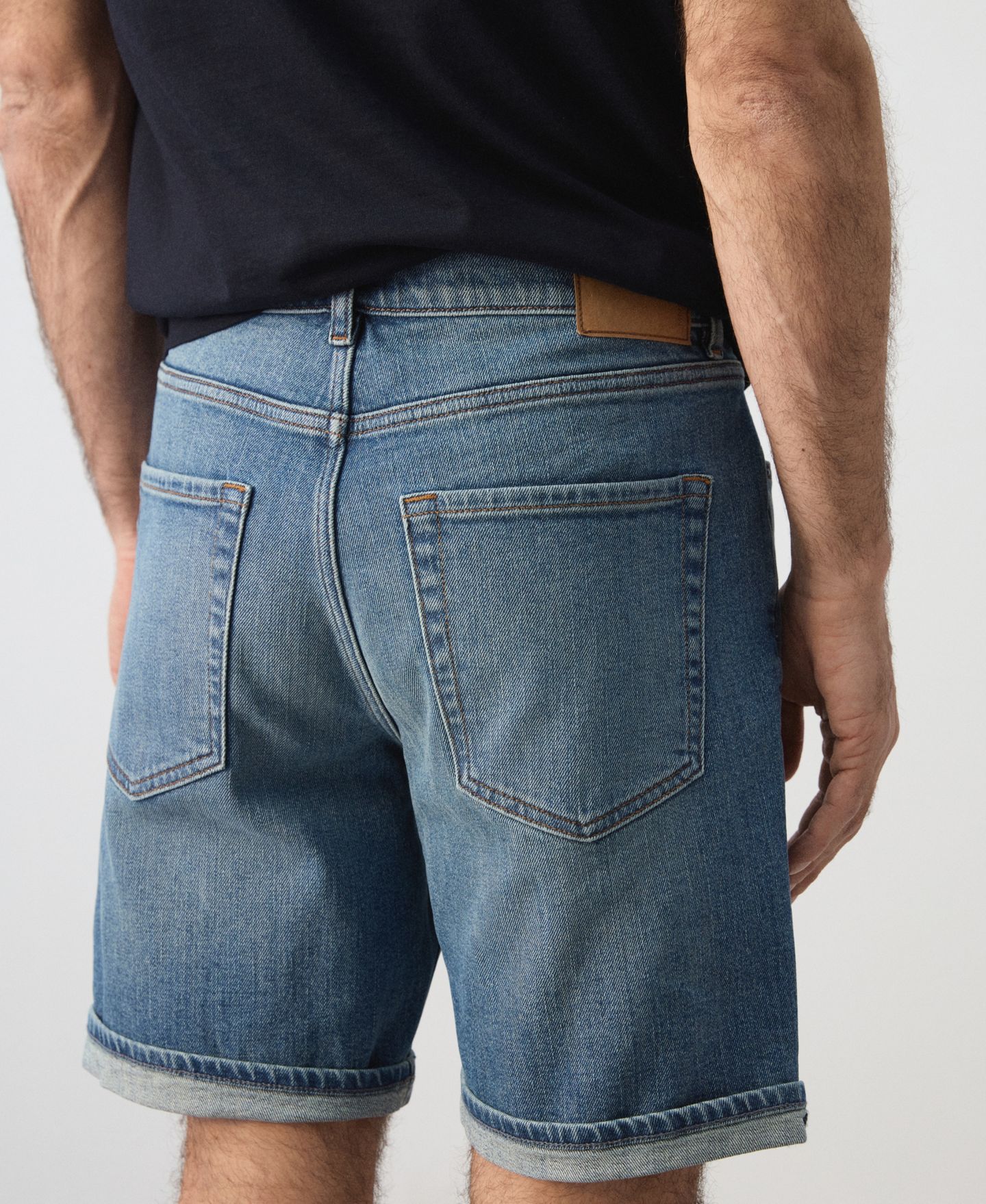Мужские шорты MANGO Slim-Fit Denim 9.45" Bermuda, цвет: Средний синий — фото 4