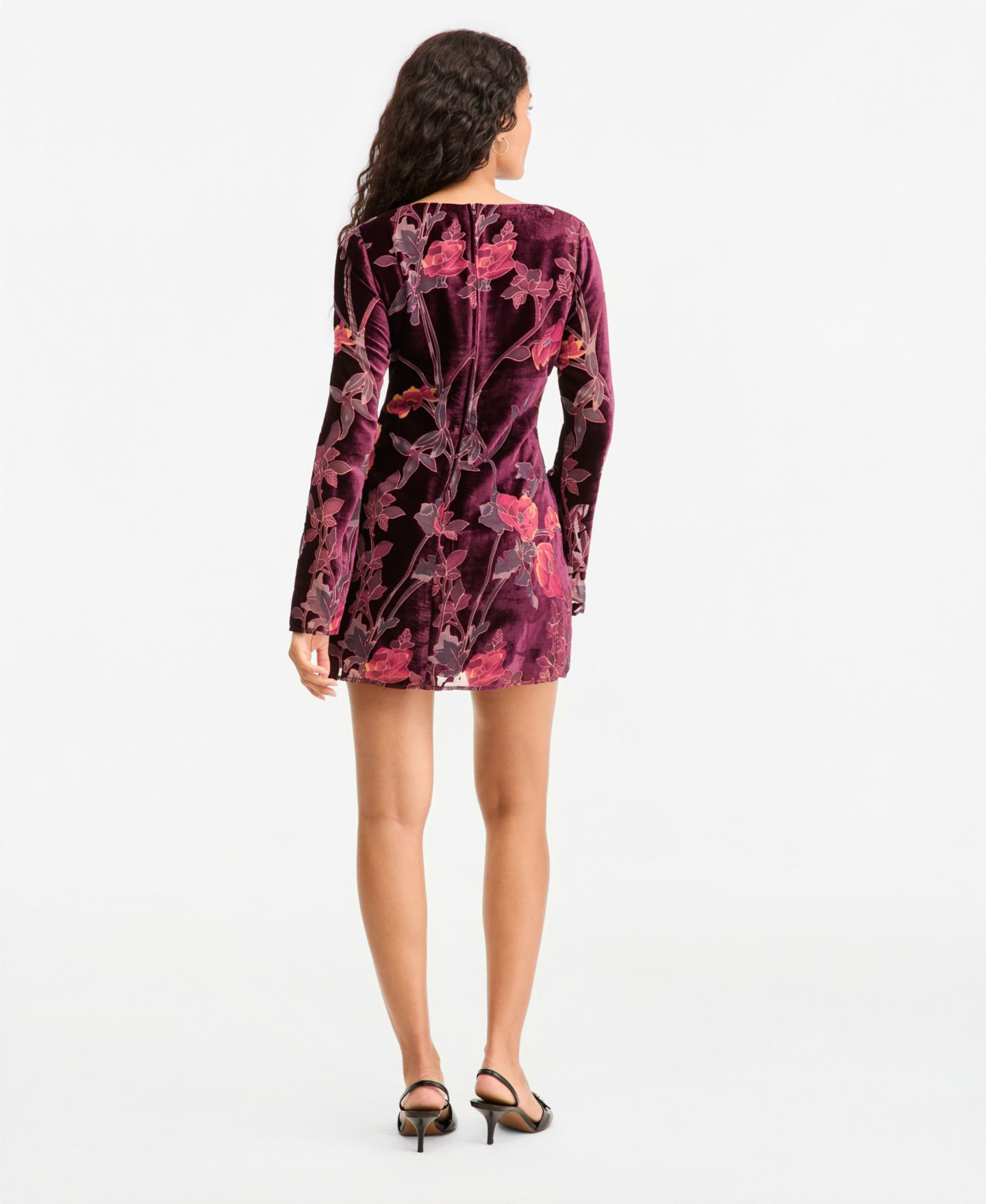 Женское платье SENI & CADE Burnout Velvet Floral-Print Bell Sleeve Mini, цвет: Чёрный разноцветный — фото 4
