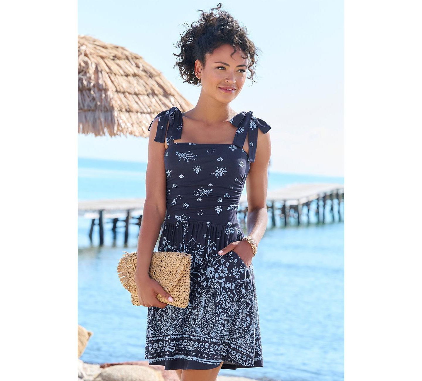 Женское платье Lascana Viscose Printed Tie Strap with Pockets Elastic-Waist Short, цвет: Тёмно-синий с принтом — фото 2