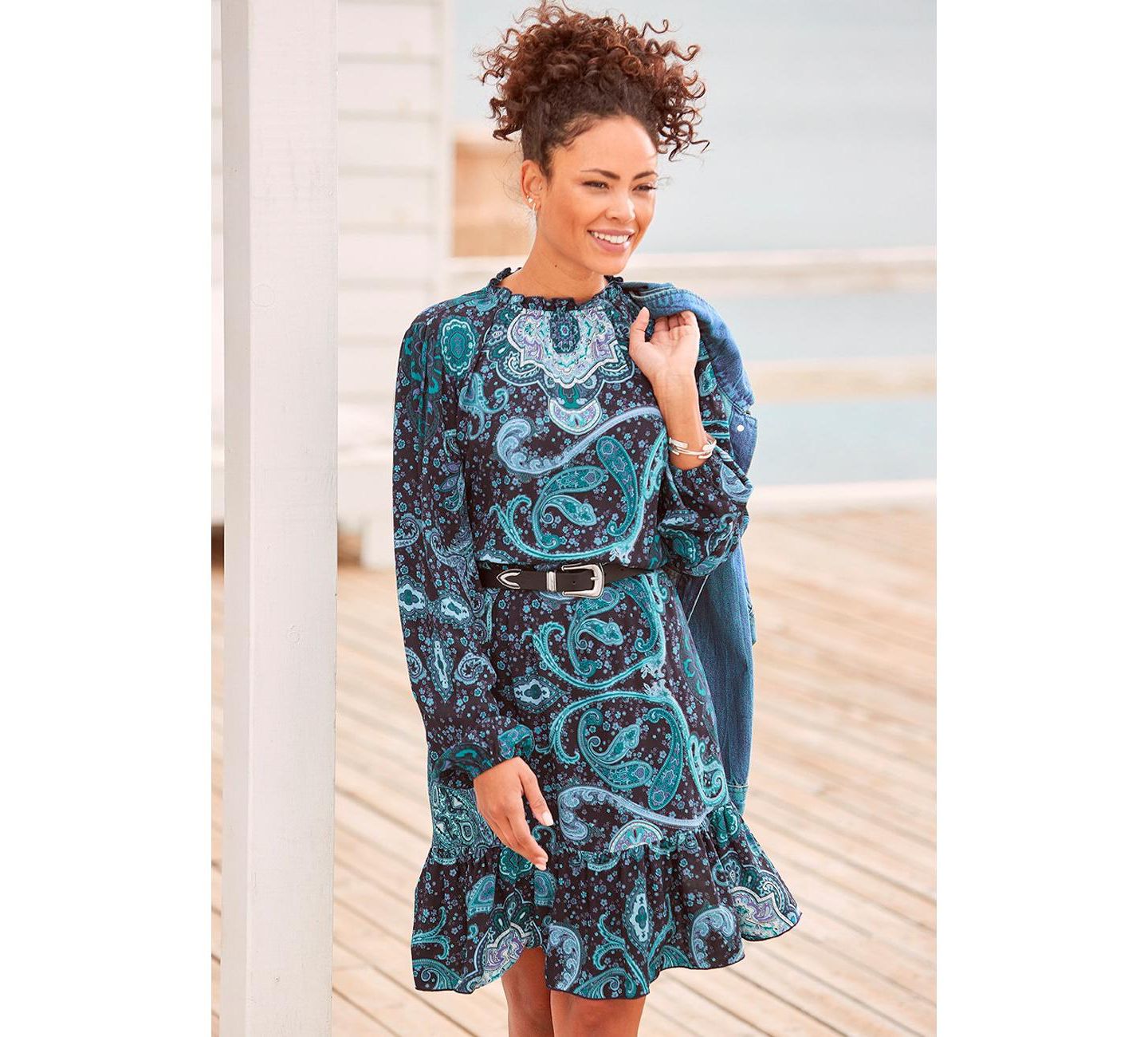 Женское платье Lascana Viscose Paisley Print High Neck Ruffle-Trim Short, цвет: Синий — фото 2
