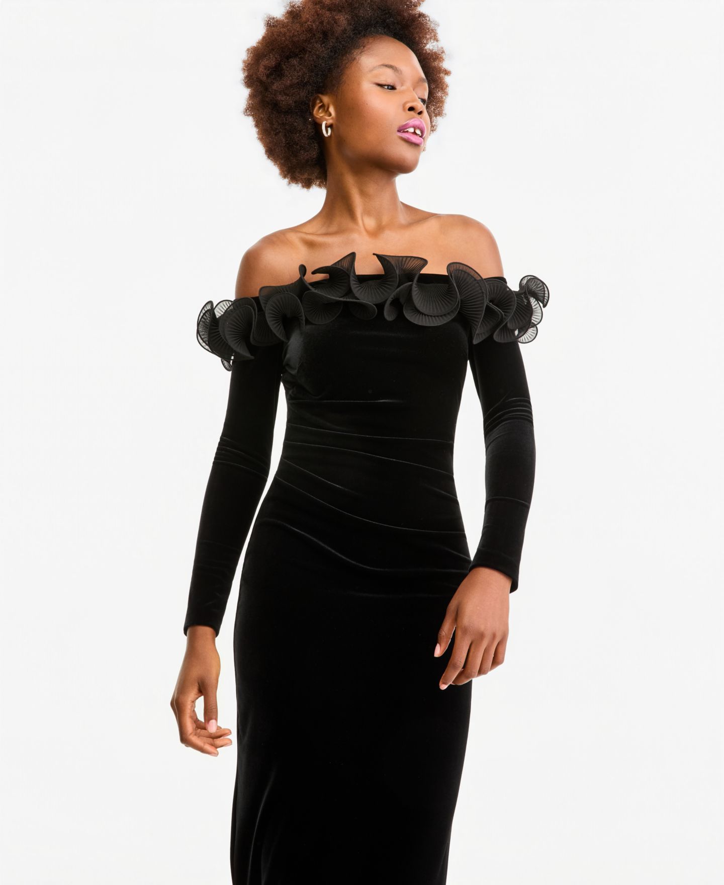 Женское платье XSCAPE Off-the-Shoulder Velvet Ruffled Gown, цвет: Чёрный — фото 7