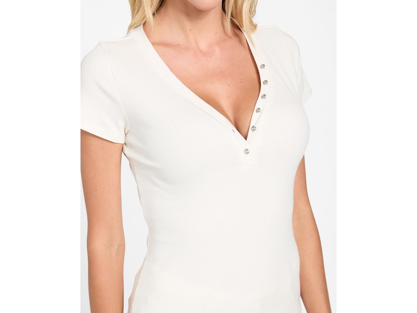 Женский топ GUESS Short Sleeve Kyla Rib Henley V-Neck Top, цвет: Кремовый белый — фото 3