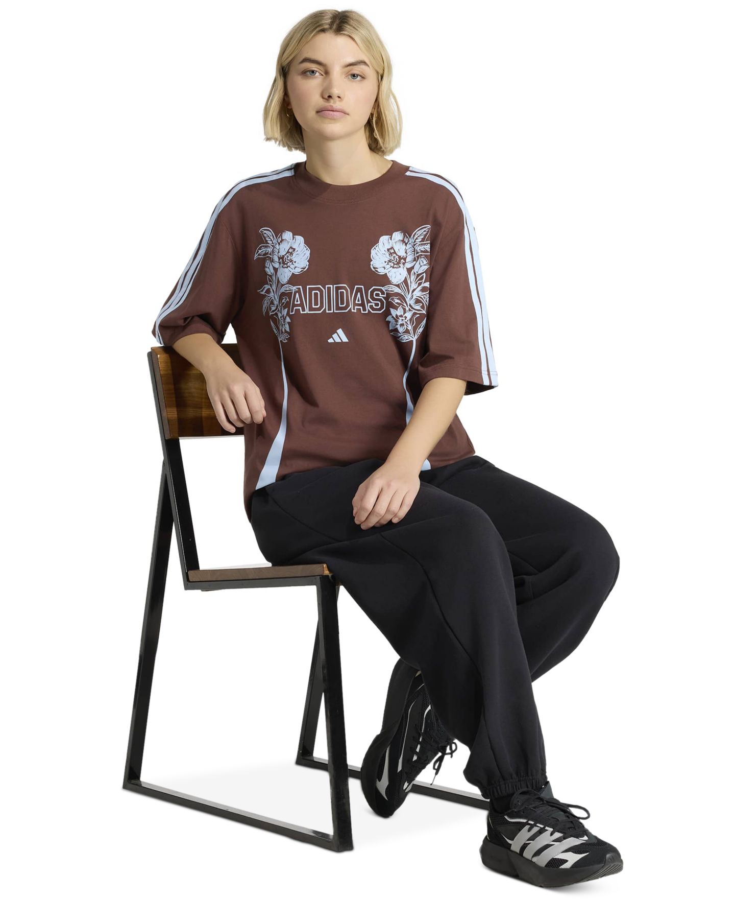 Женская футболка adidas Farm Gfx Tee 2 Retro Graphic-Print 3-Stripes Crewneck, цвет: Каштаново-рыжий — фото 2