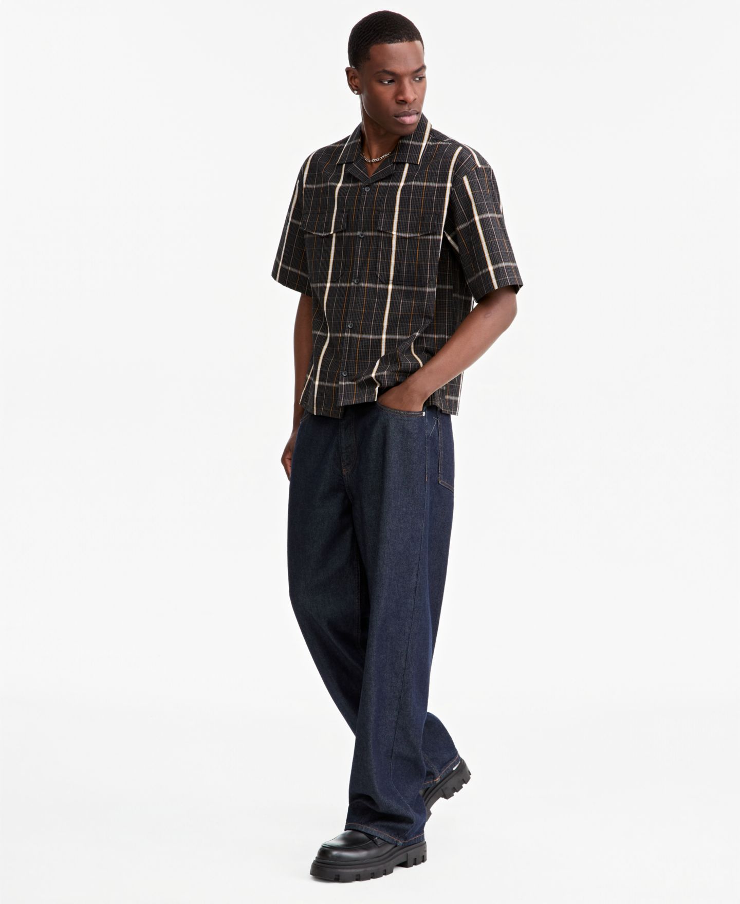 Мужская рубашка Mode of One Plaid Camp-Collar Short-Sleeve, цвет: Чёрный / Шоколадный — фото 2