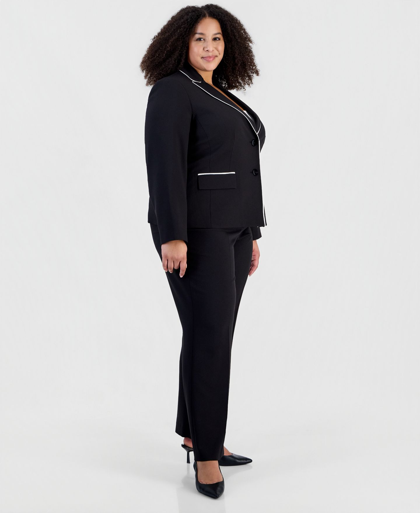 Женский комплект Le Suit Plus Size Kate Two-Button Contrast Piping Jacket and Pants, 2-Piece Suit, цвет: Чёрный / Ванильный ледяной — фото 5